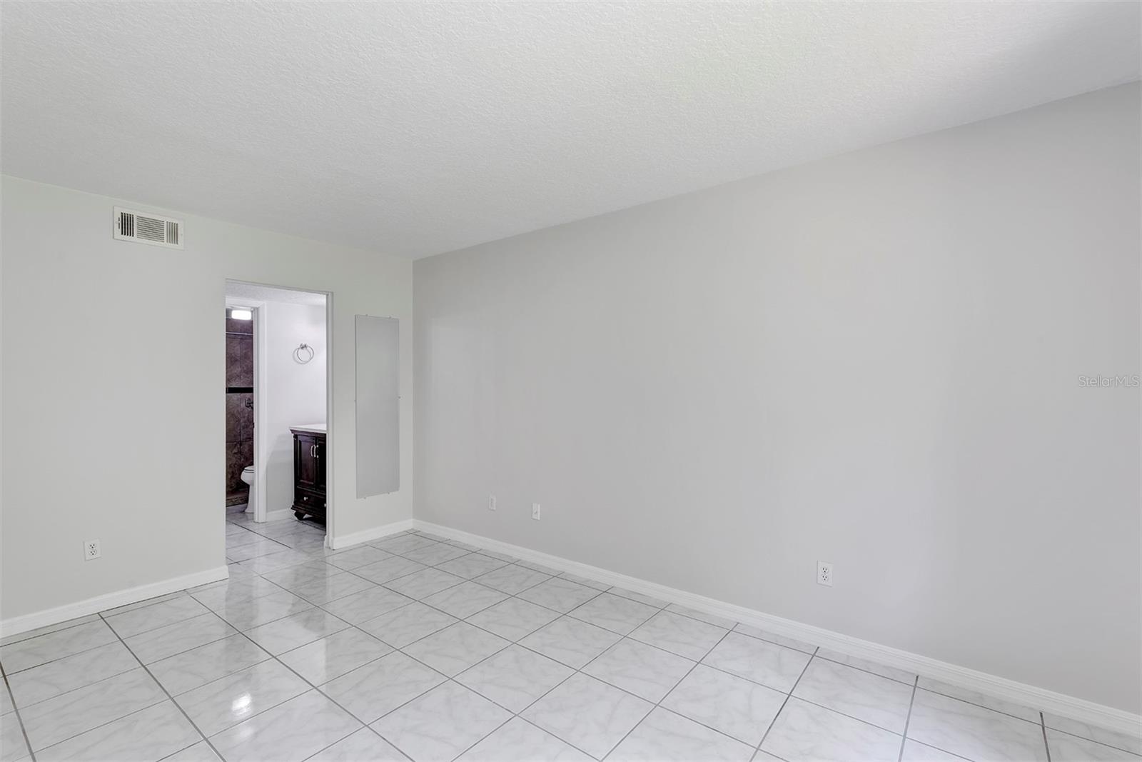 Image 13 of 33 For 3285 Westridge Boulevard 103