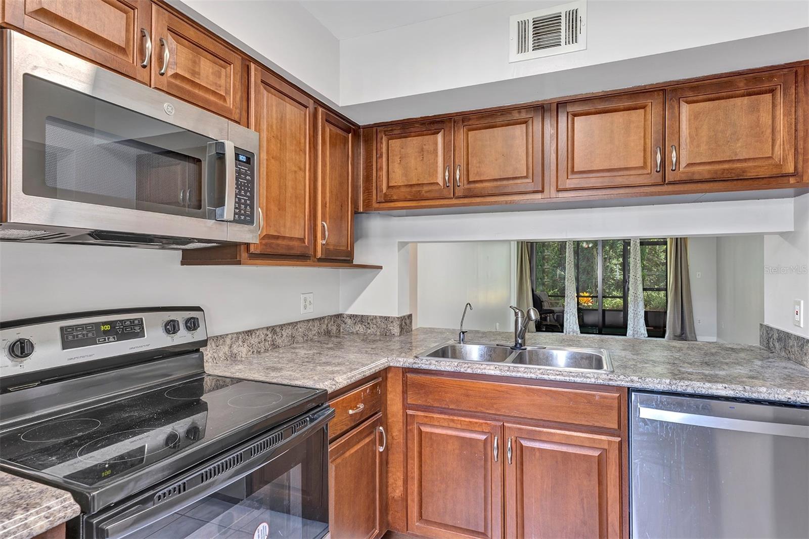 Image 4 of 33 For 3285 Westridge Boulevard 103