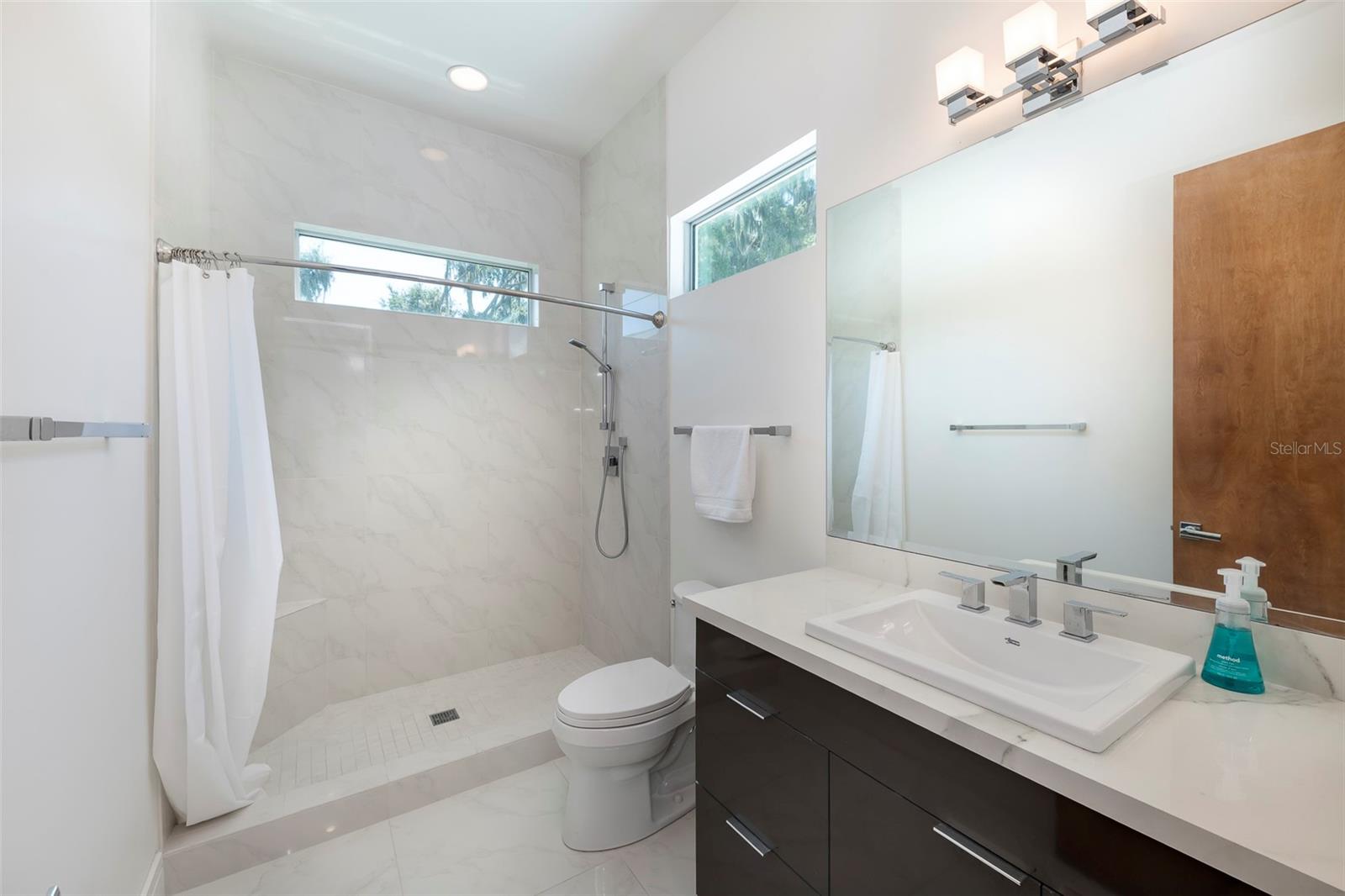 Image 22 of 43 For 521 Lake Cove Pointe Circle