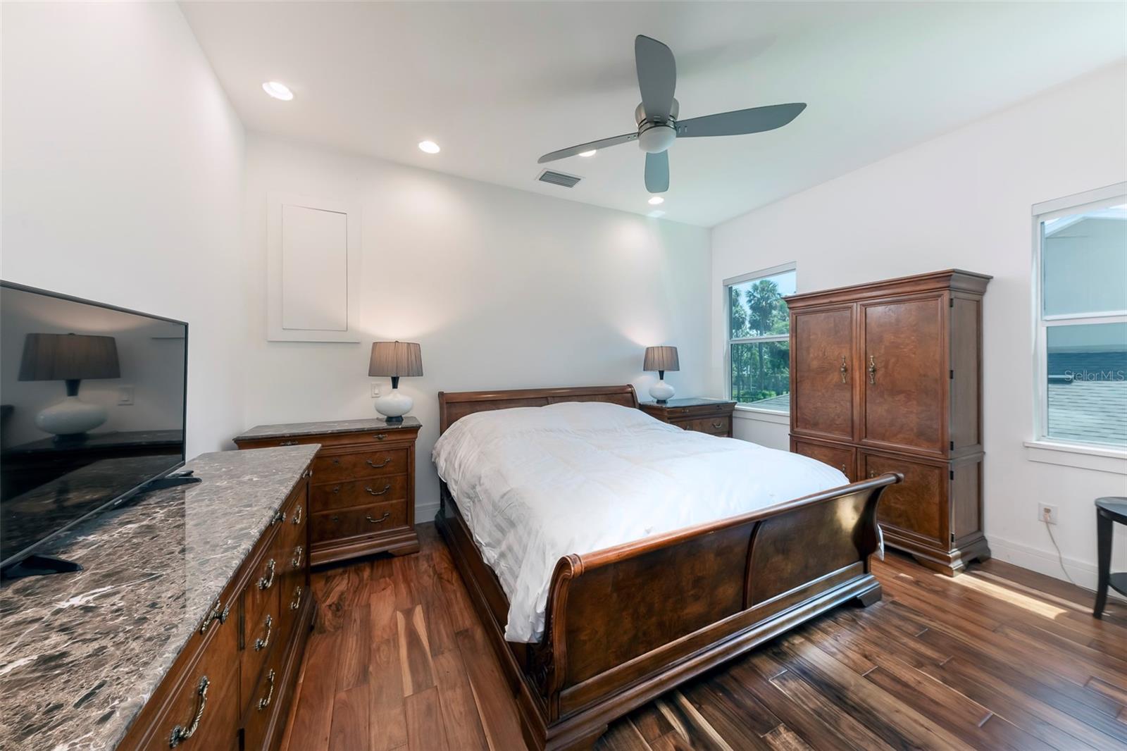 Image 23 of 43 For 521 Lake Cove Pointe Circle