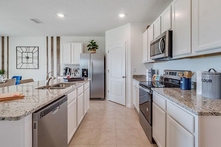 Image 7 of 27 For 2761 House Finch Road