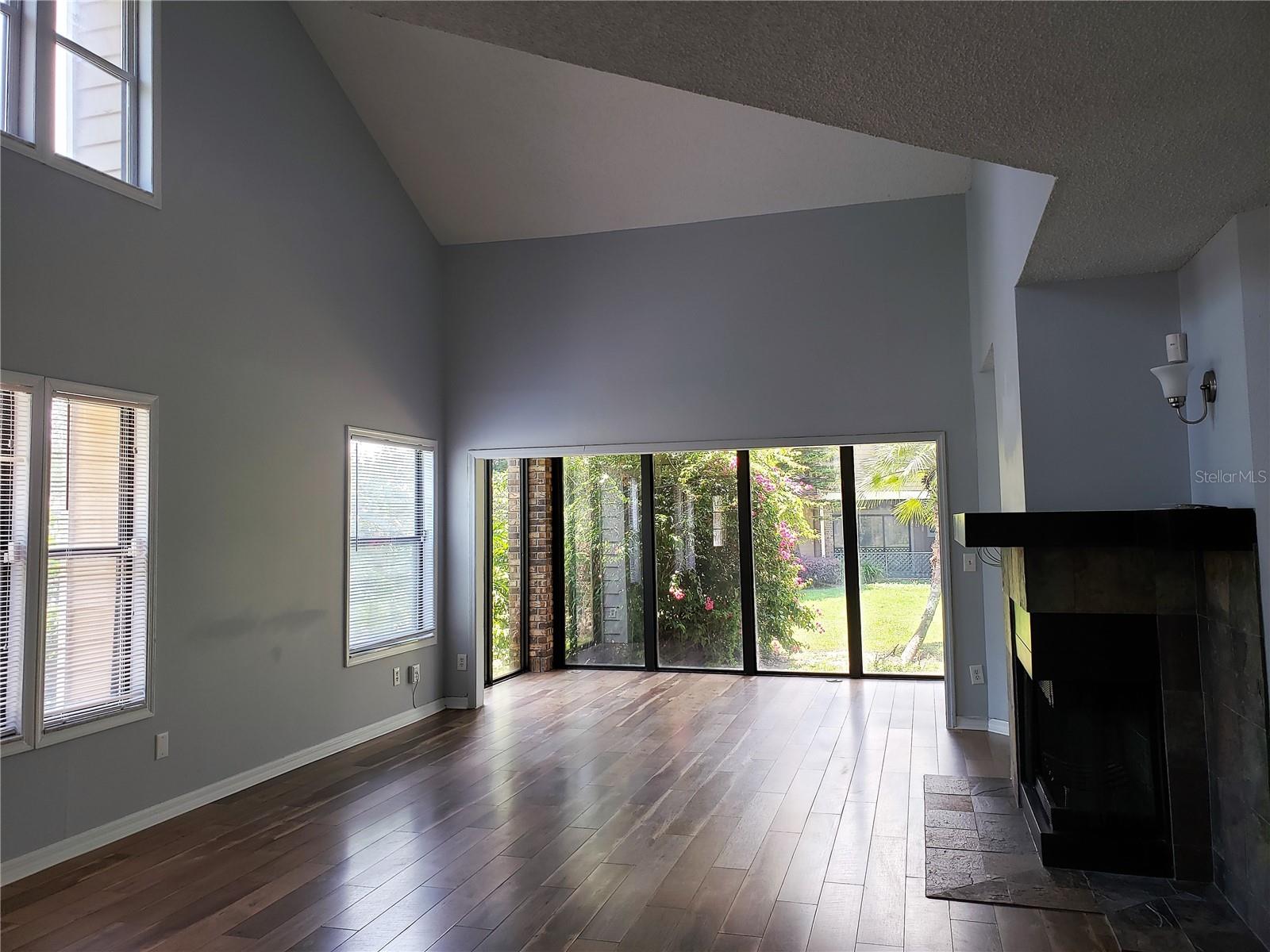Image 11 of 14 For 7246 Della Drive