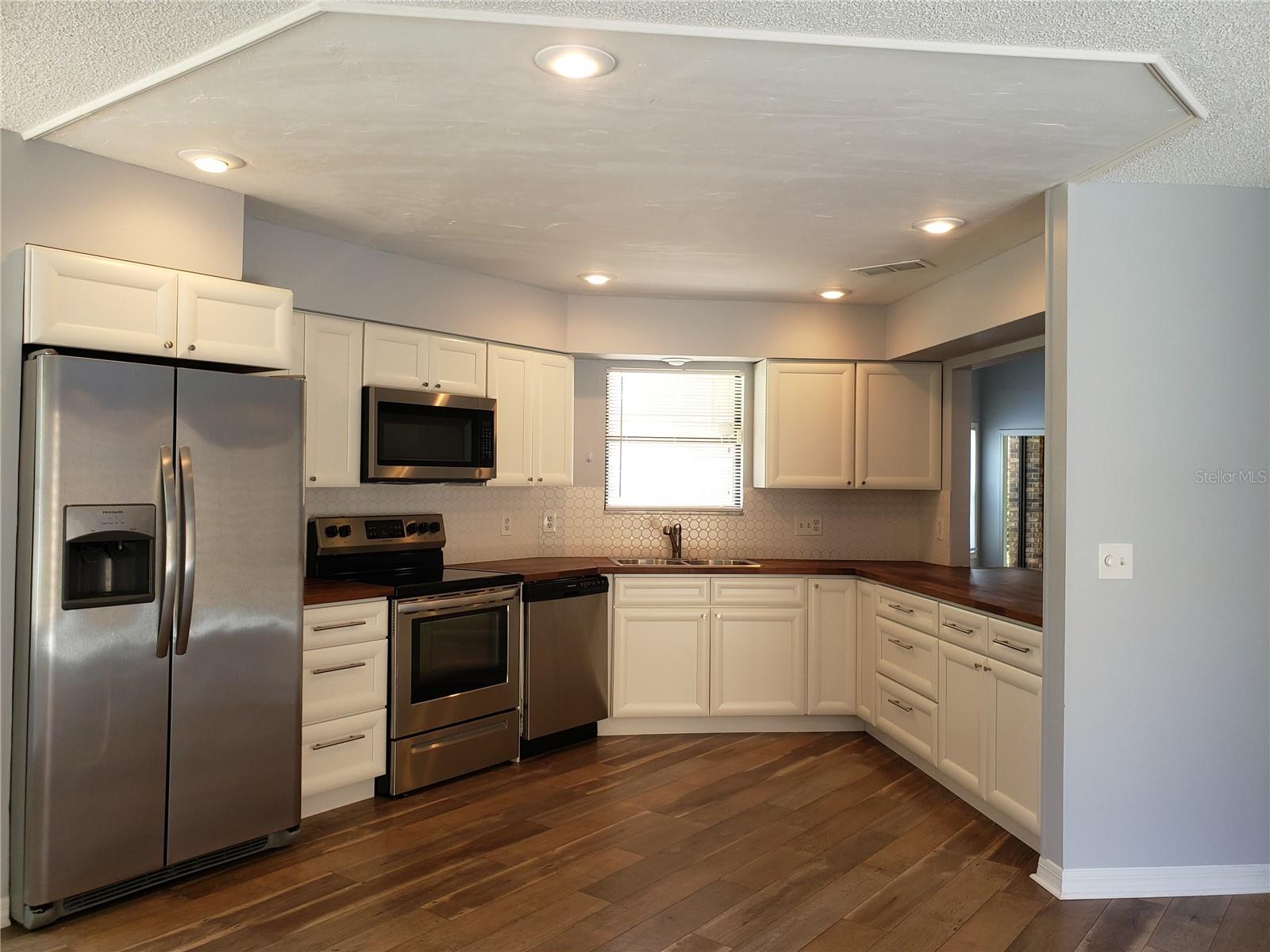 Image 3 of 14 For 7246 Della Drive