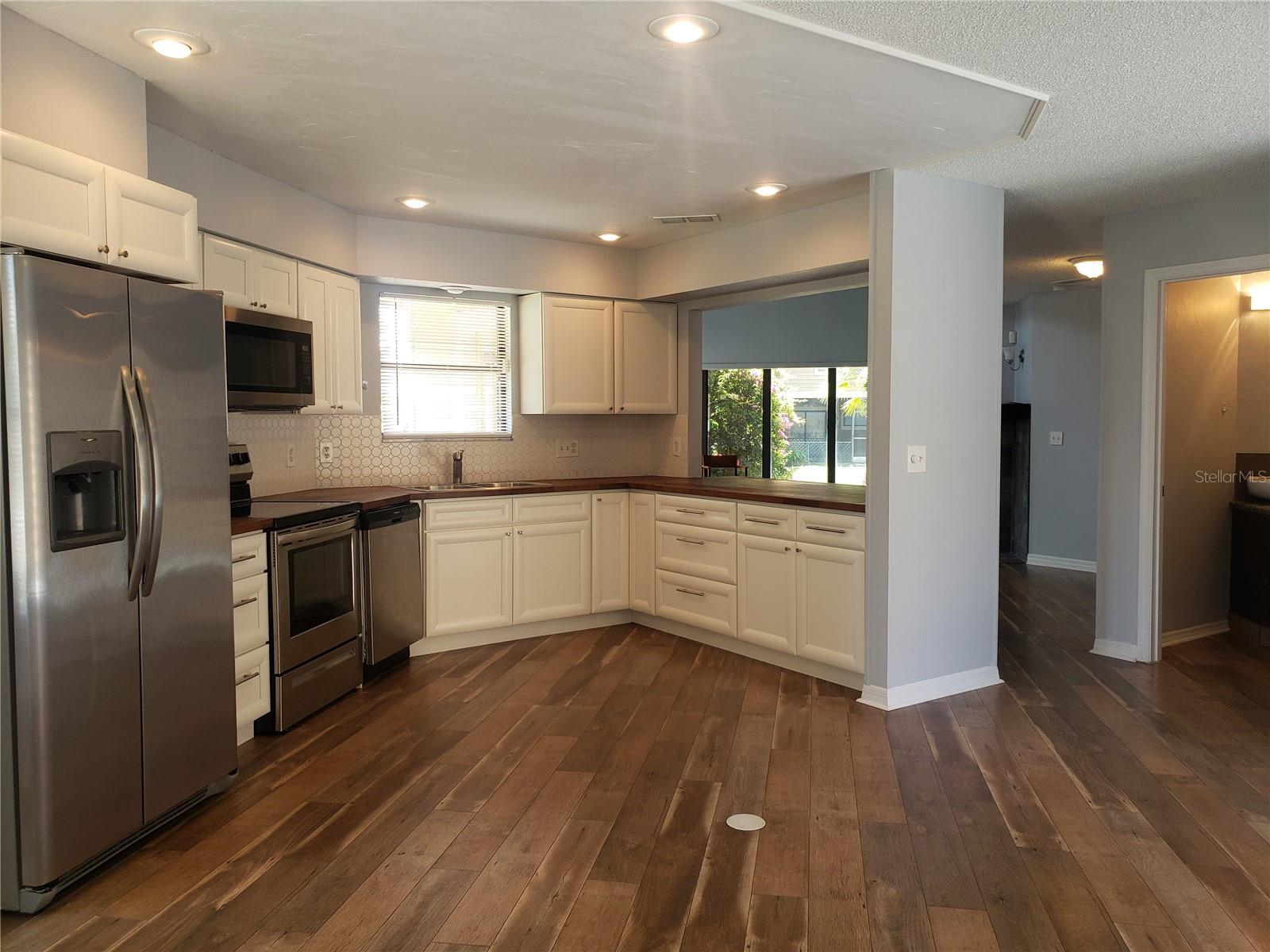 Image 4 of 14 For 7246 Della Drive