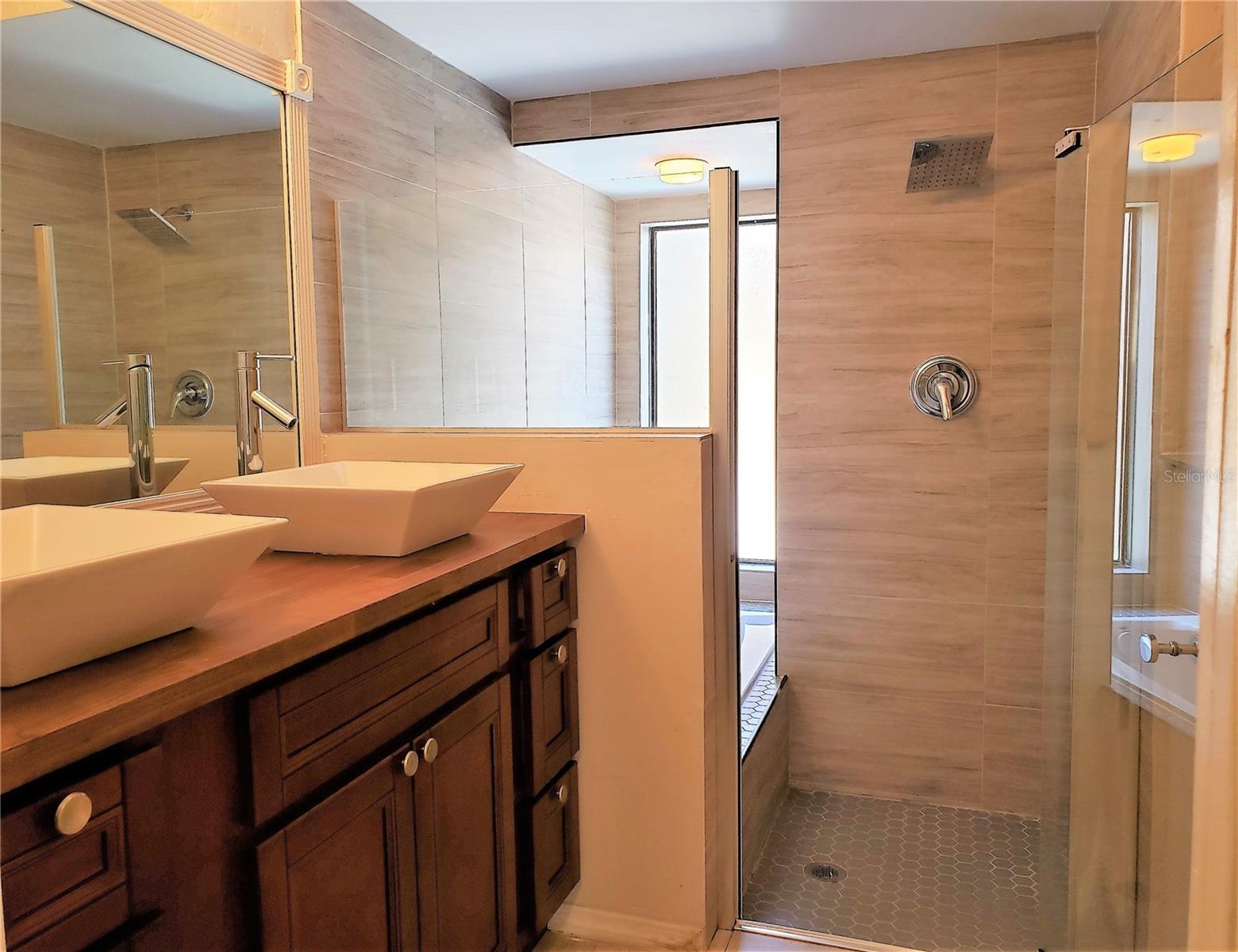 Image 8 of 14 For 7246 Della Drive