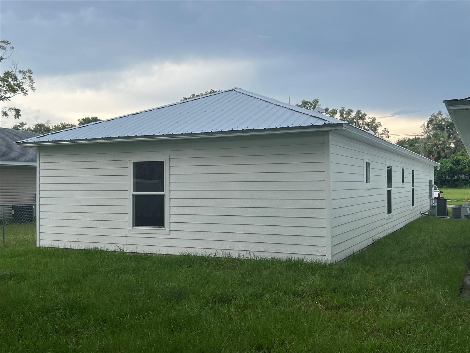 Image 3 of 22 For 1014 Hazzard Avenue