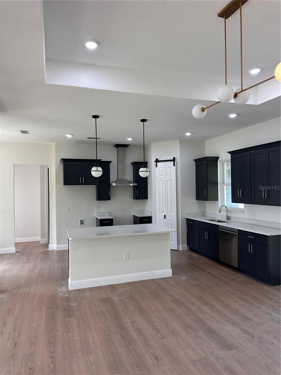 Image 11 of 73 For 708 Daysland Avenue Sw