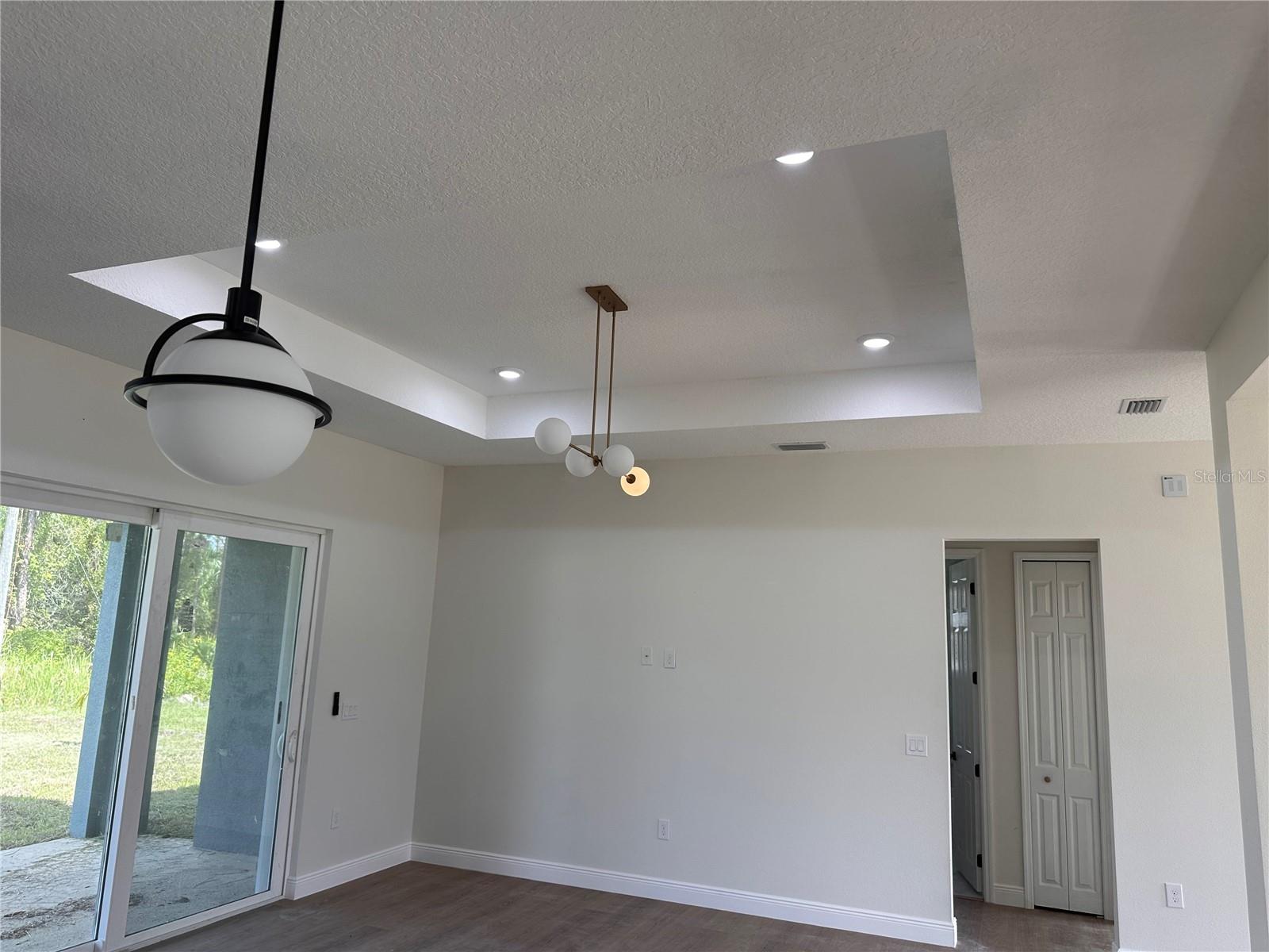 Image 16 of 73 For 708 Daysland Avenue Sw