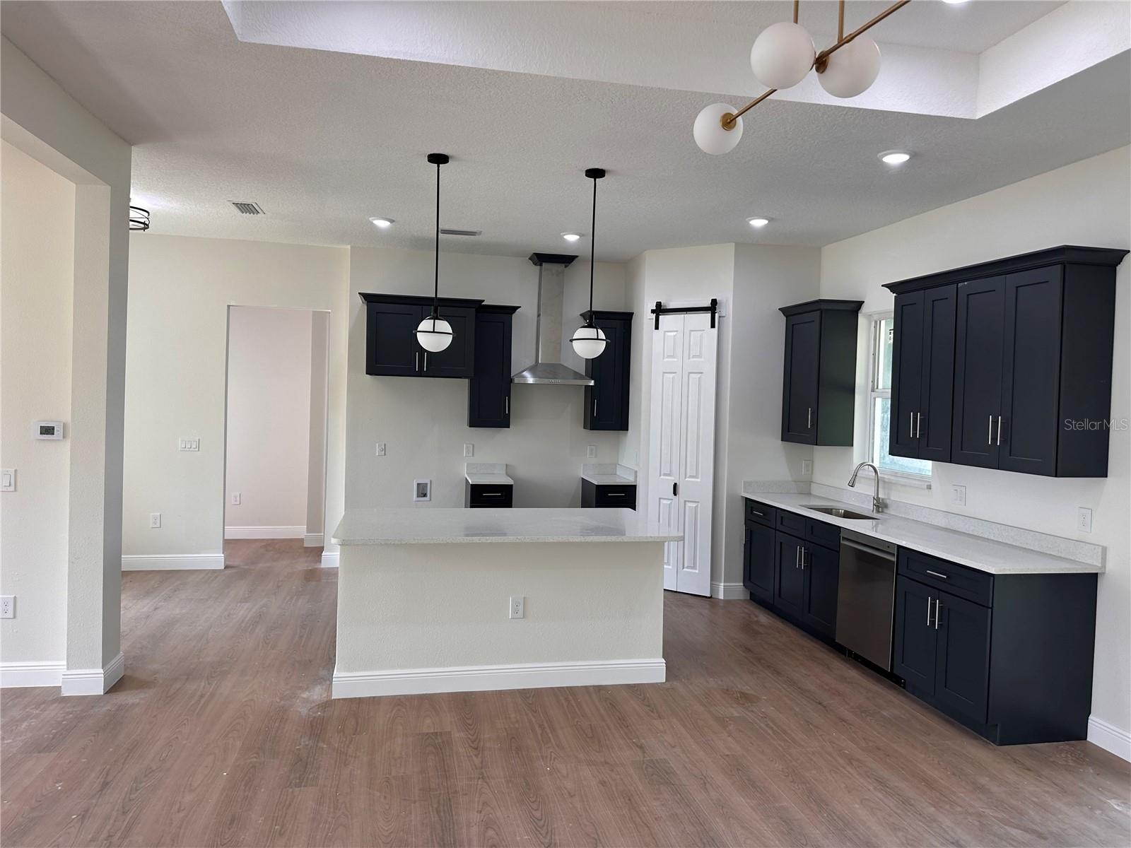 Image 17 of 73 For 708 Daysland Avenue Sw
