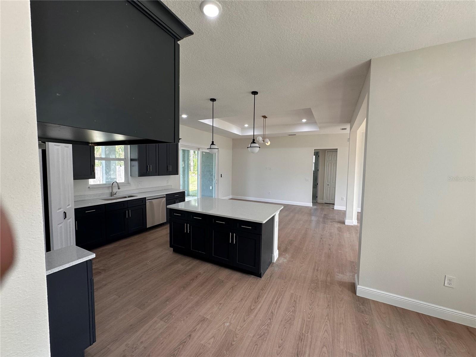 Image 18 of 73 For 708 Daysland Avenue Sw