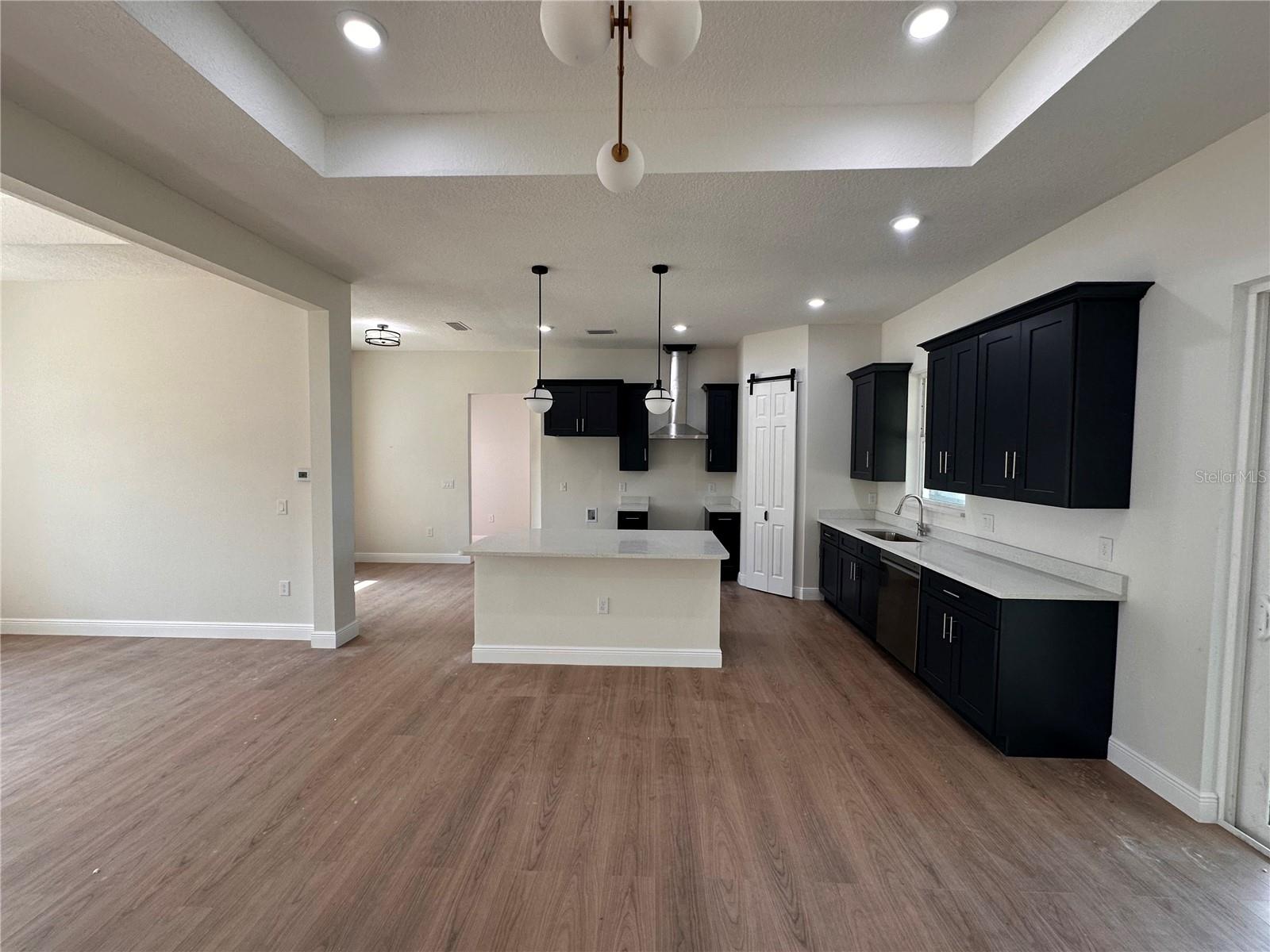Image 19 of 73 For 708 Daysland Avenue Sw