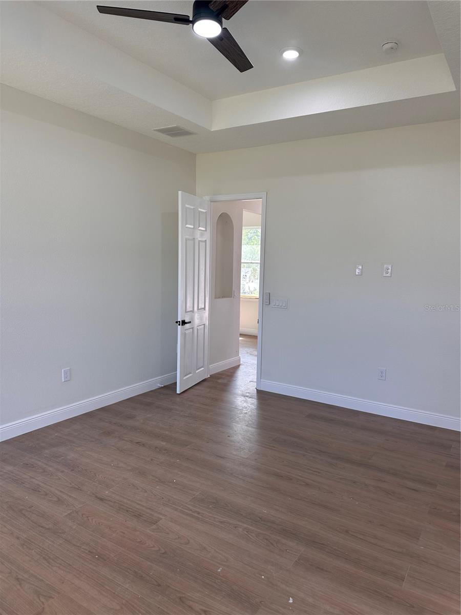 Image 25 of 73 For 708 Daysland Avenue Sw