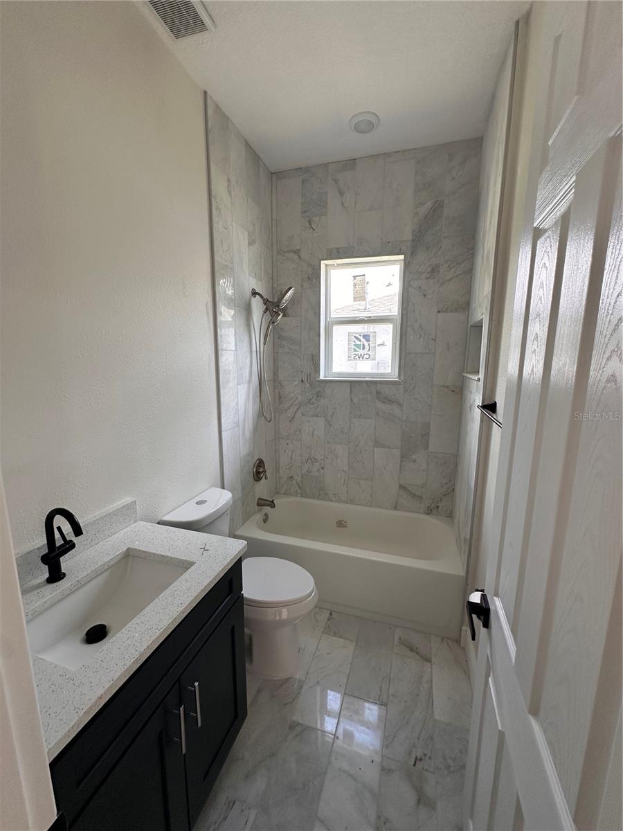 Image 31 of 73 For 708 Daysland Avenue Sw