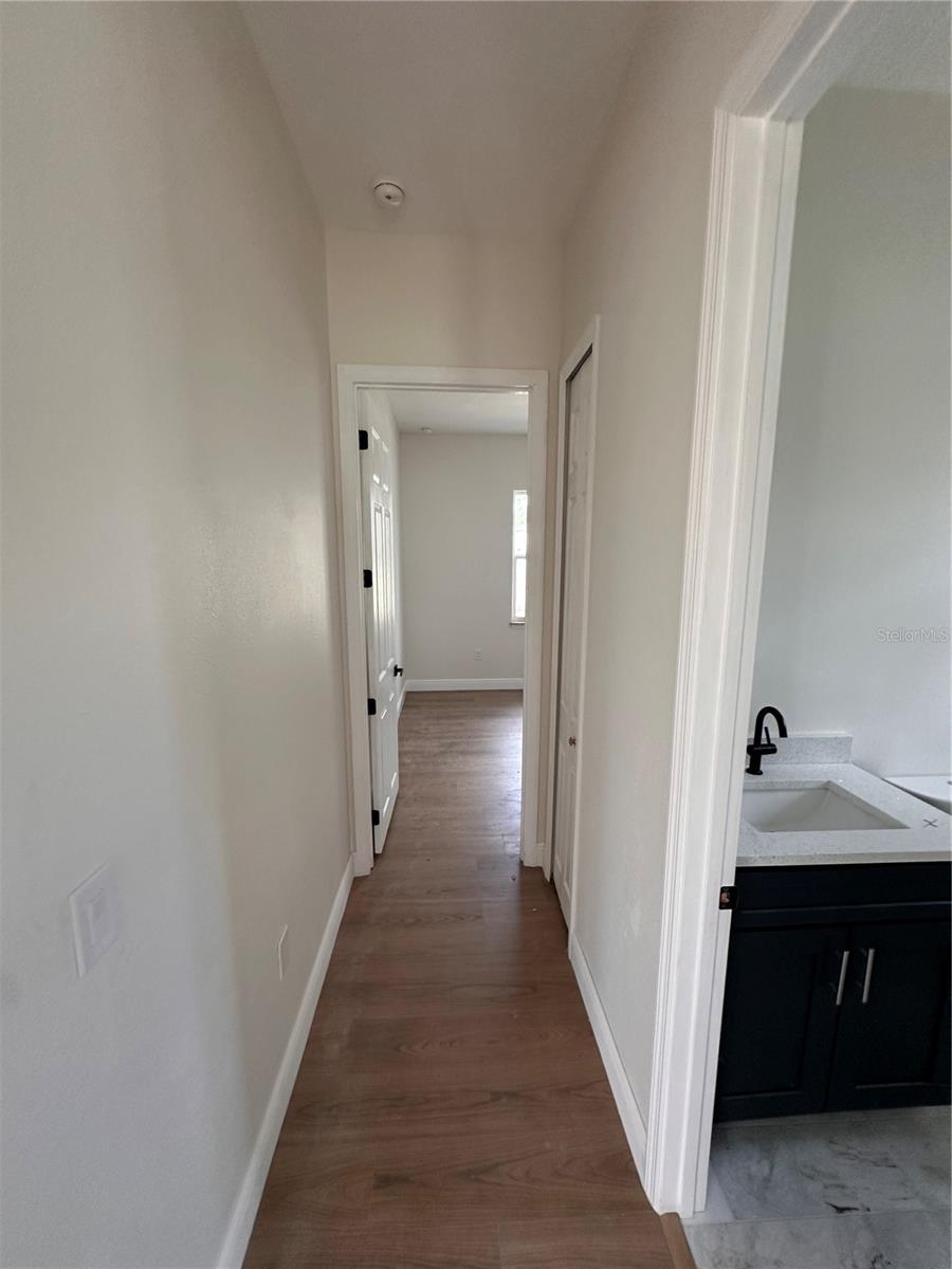 Image 34 of 73 For 708 Daysland Avenue Sw