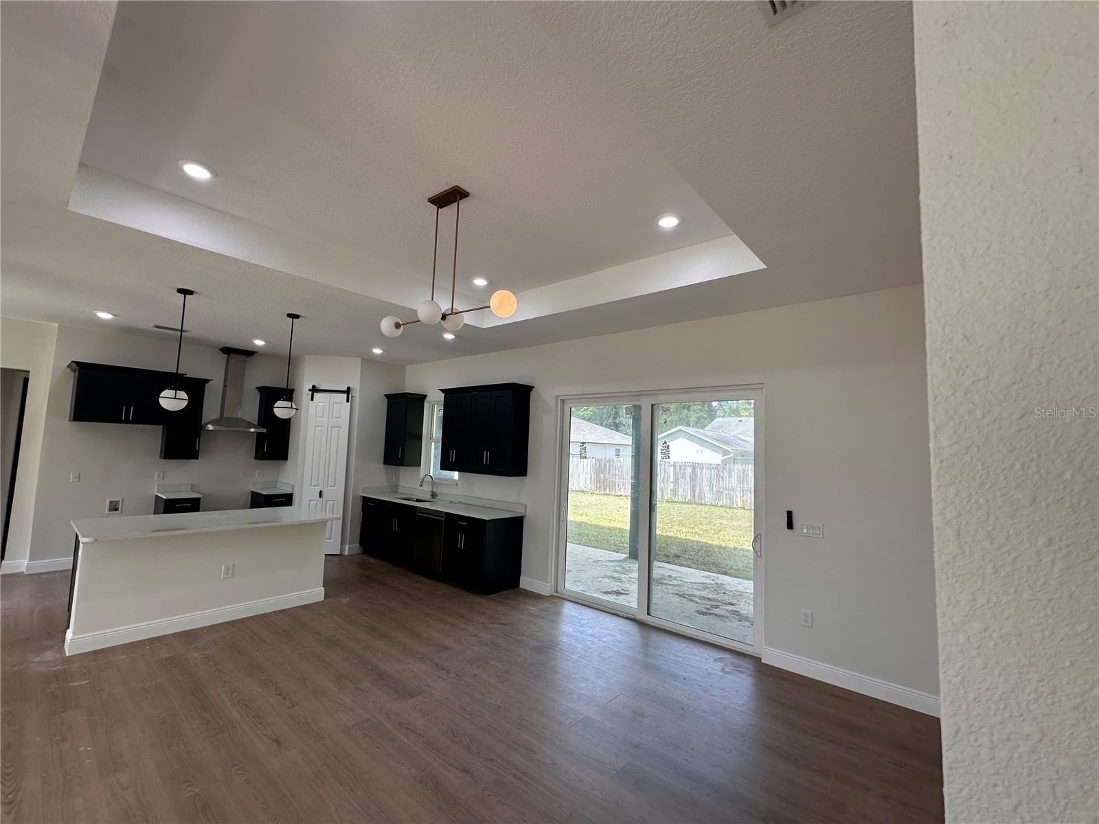 Image 4 of 73 For 708 Daysland Avenue Sw
