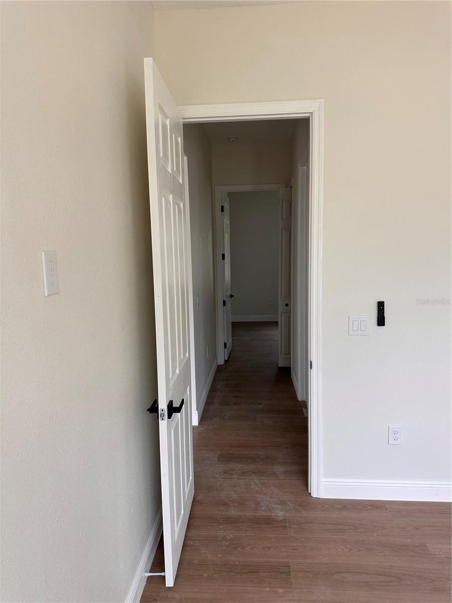 Image 46 of 73 For 708 Daysland Avenue Sw