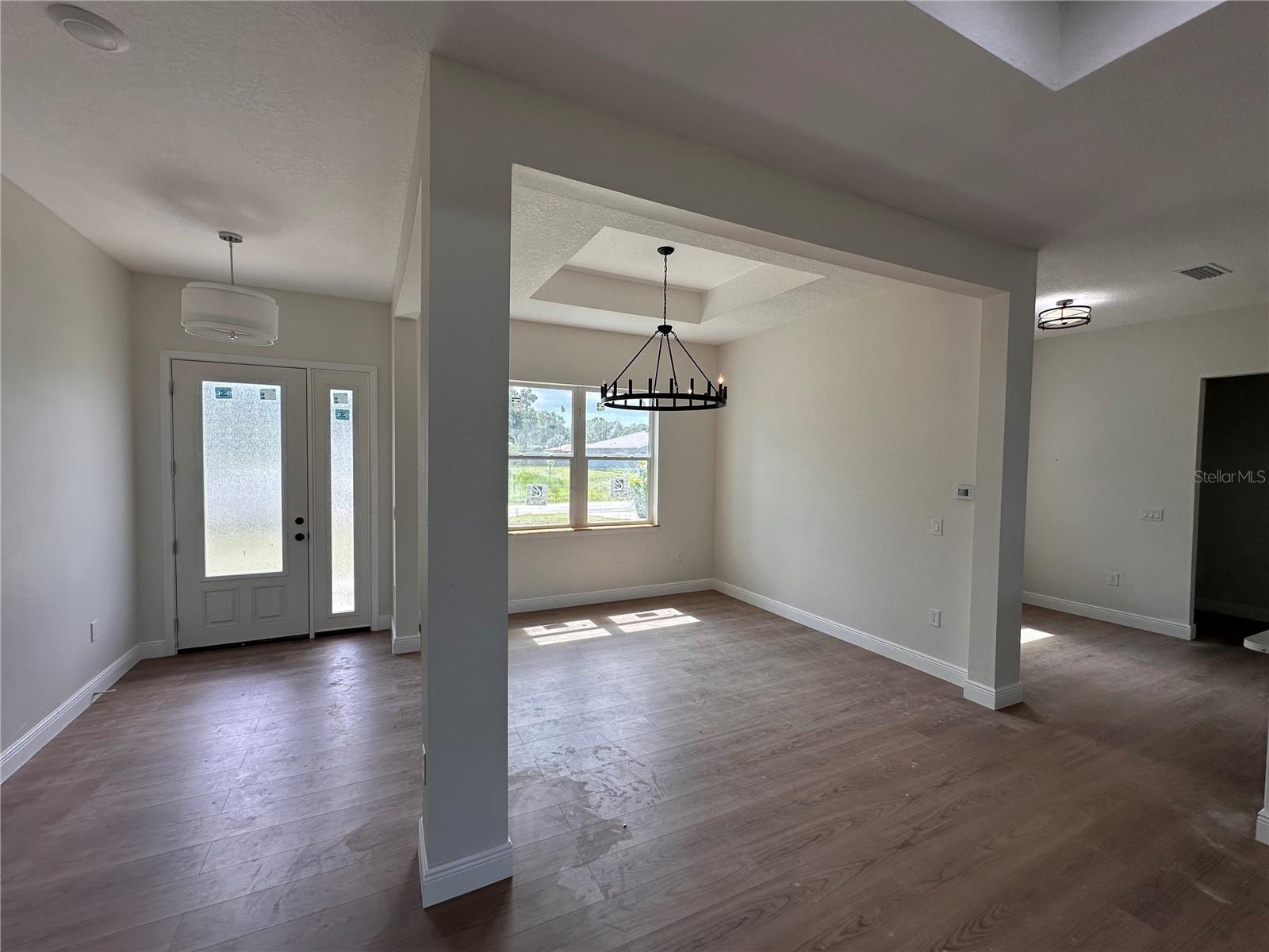 Image 5 of 73 For 708 Daysland Avenue Sw
