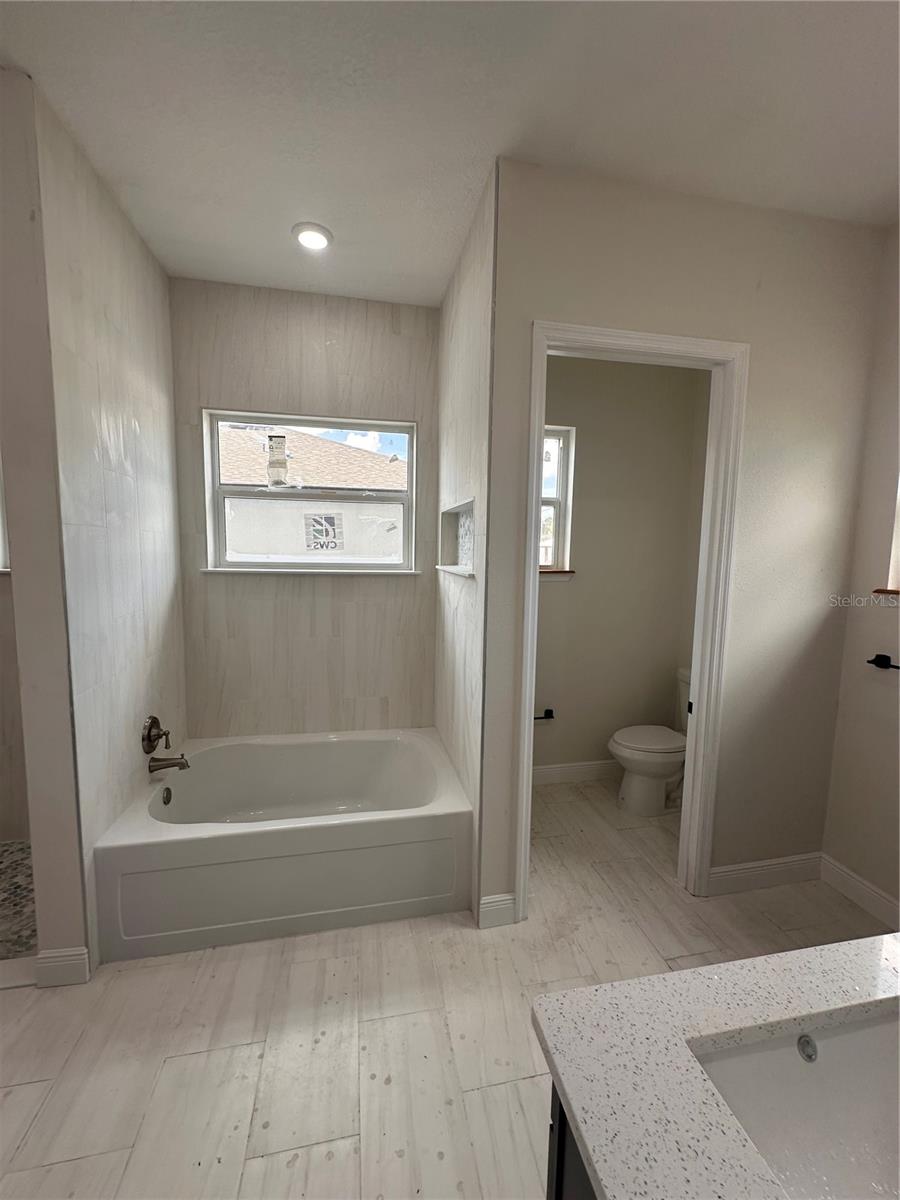 Image 62 of 73 For 708 Daysland Avenue Sw