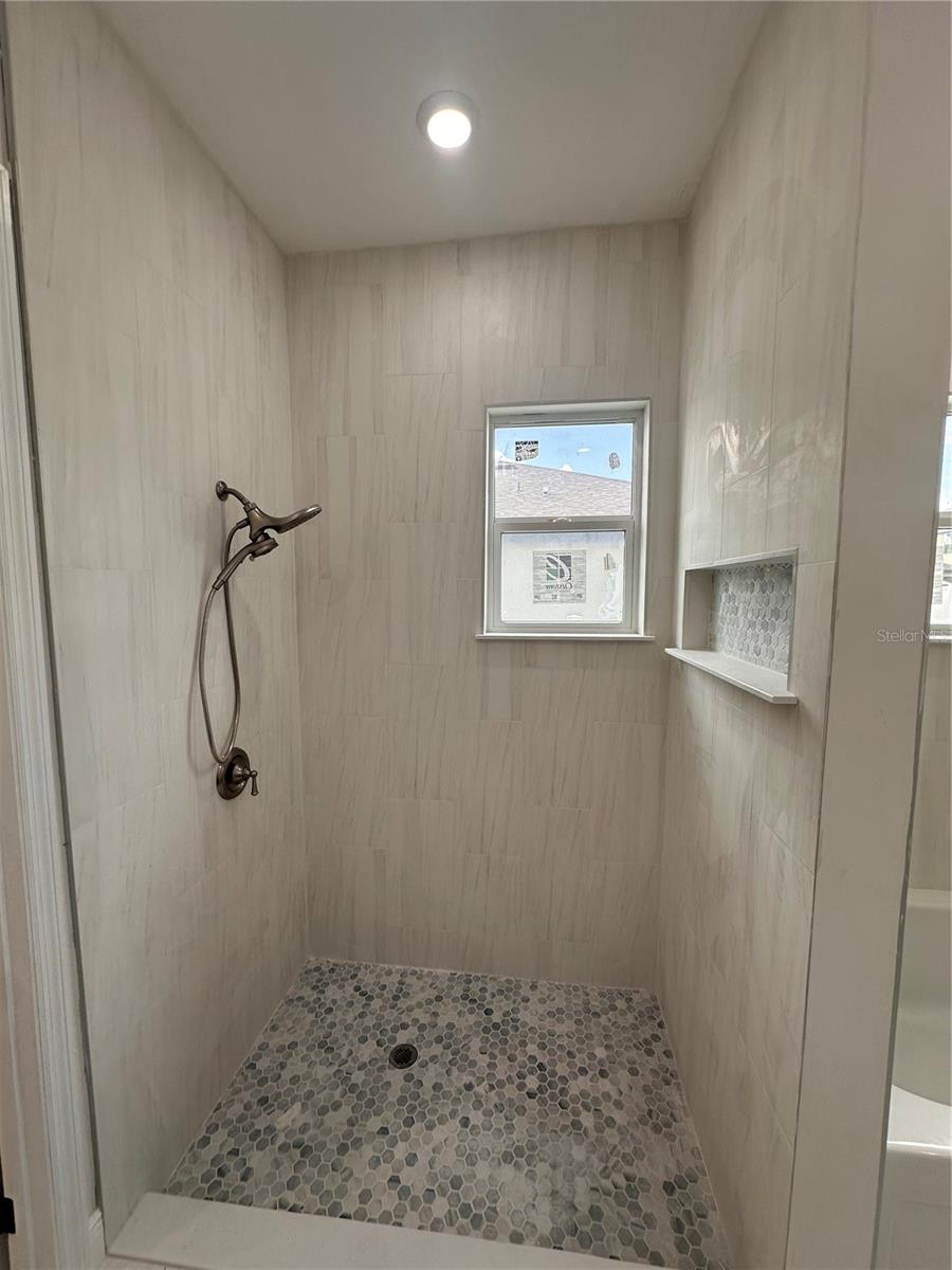 Image 63 of 73 For 708 Daysland Avenue Sw