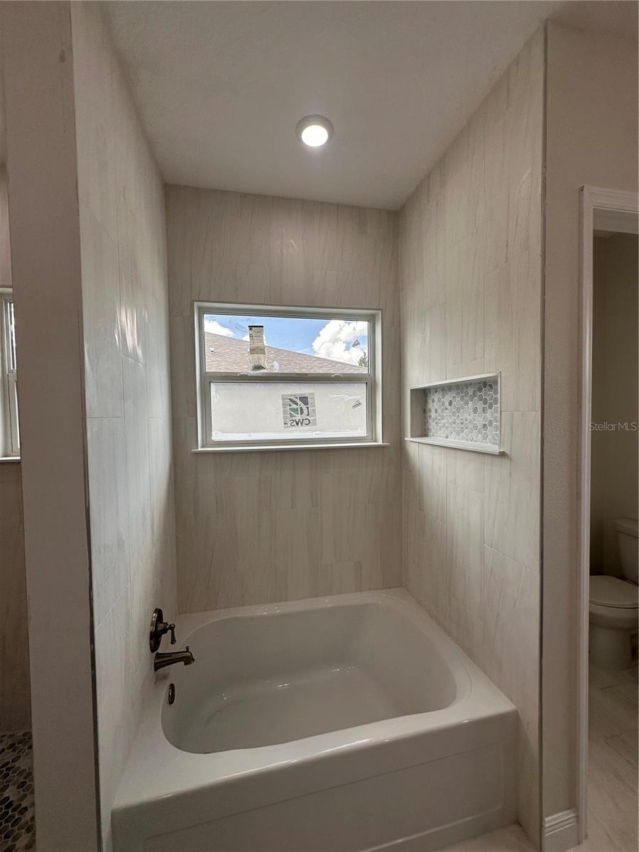 Image 64 of 73 For 708 Daysland Avenue Sw