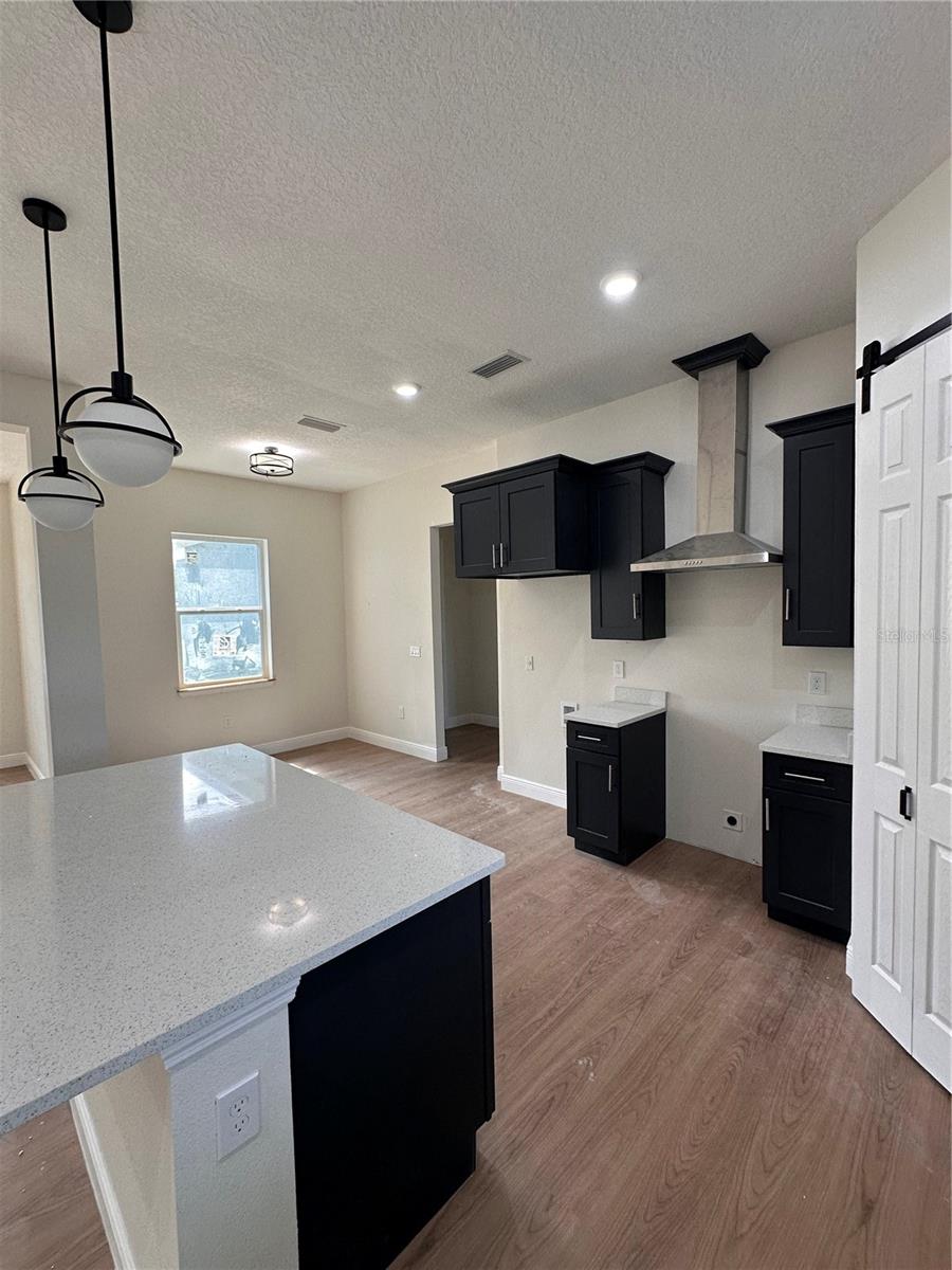Image 9 of 73 For 708 Daysland Avenue Sw