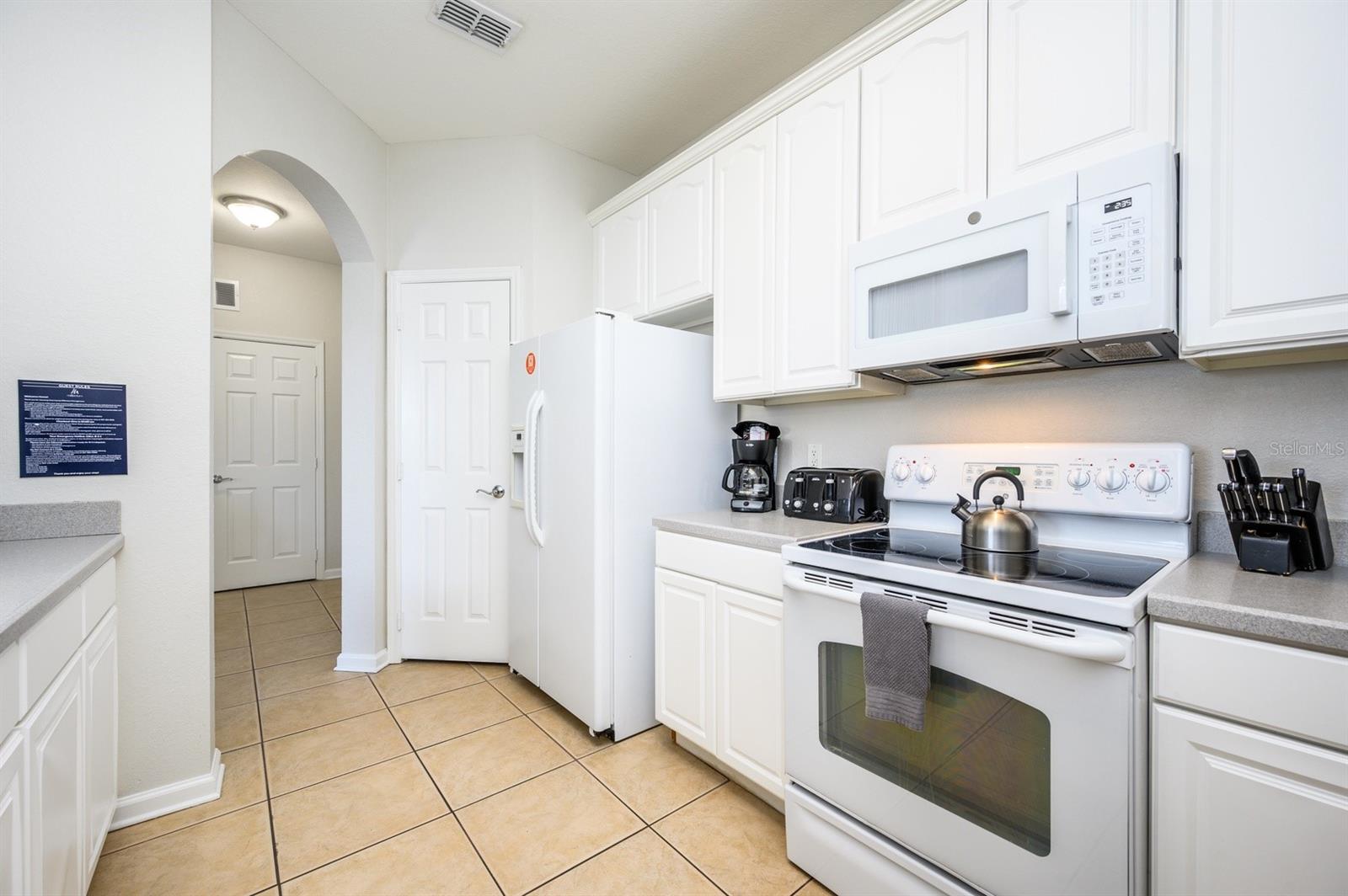 Image 10 of 22 For 4862 Cayview Avenue 410