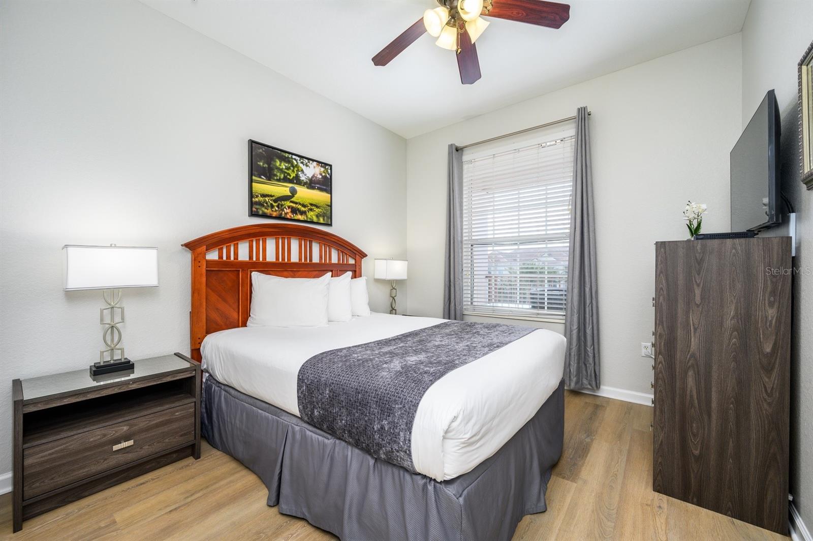 Image 11 of 22 For 4862 Cayview Avenue 410