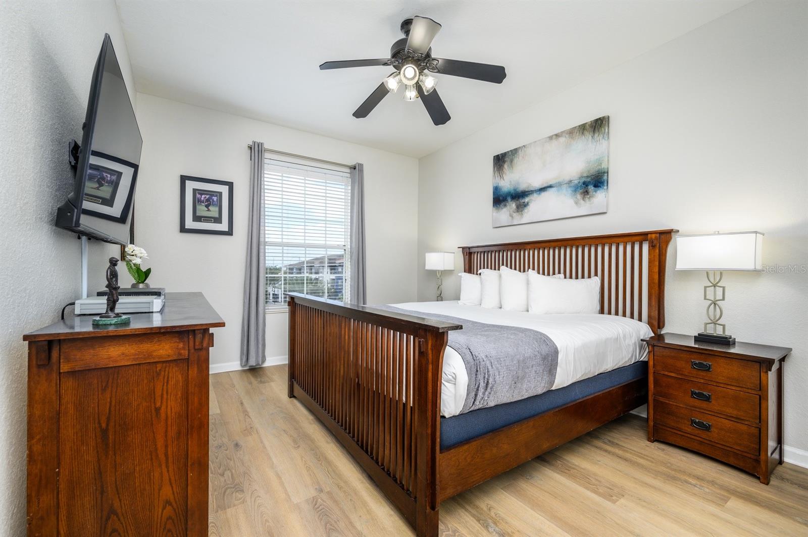 Image 15 of 22 For 4862 Cayview Avenue 410