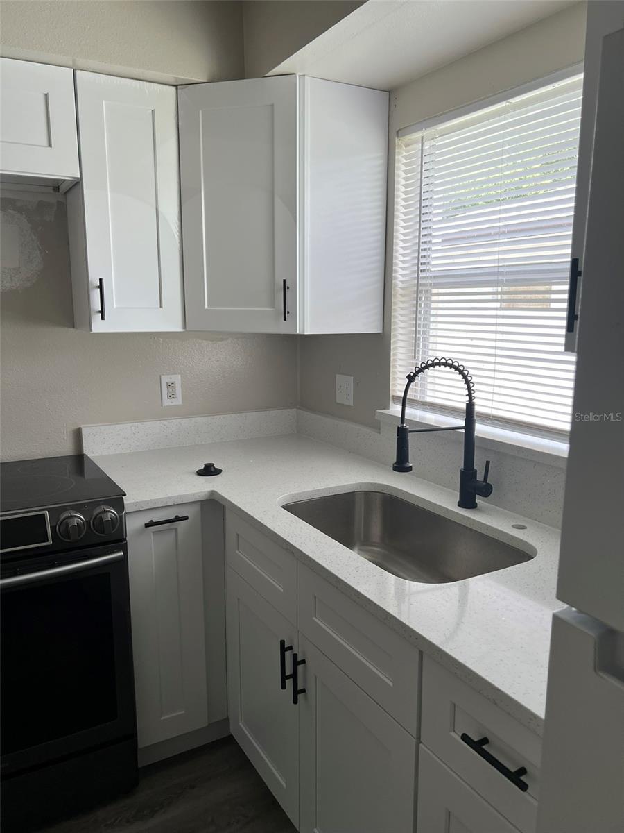 Image 11 of 20 For 319 Eaton Street