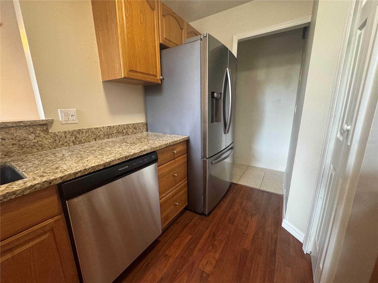 Image 10 of 31 For 964 Helmsley Court 202