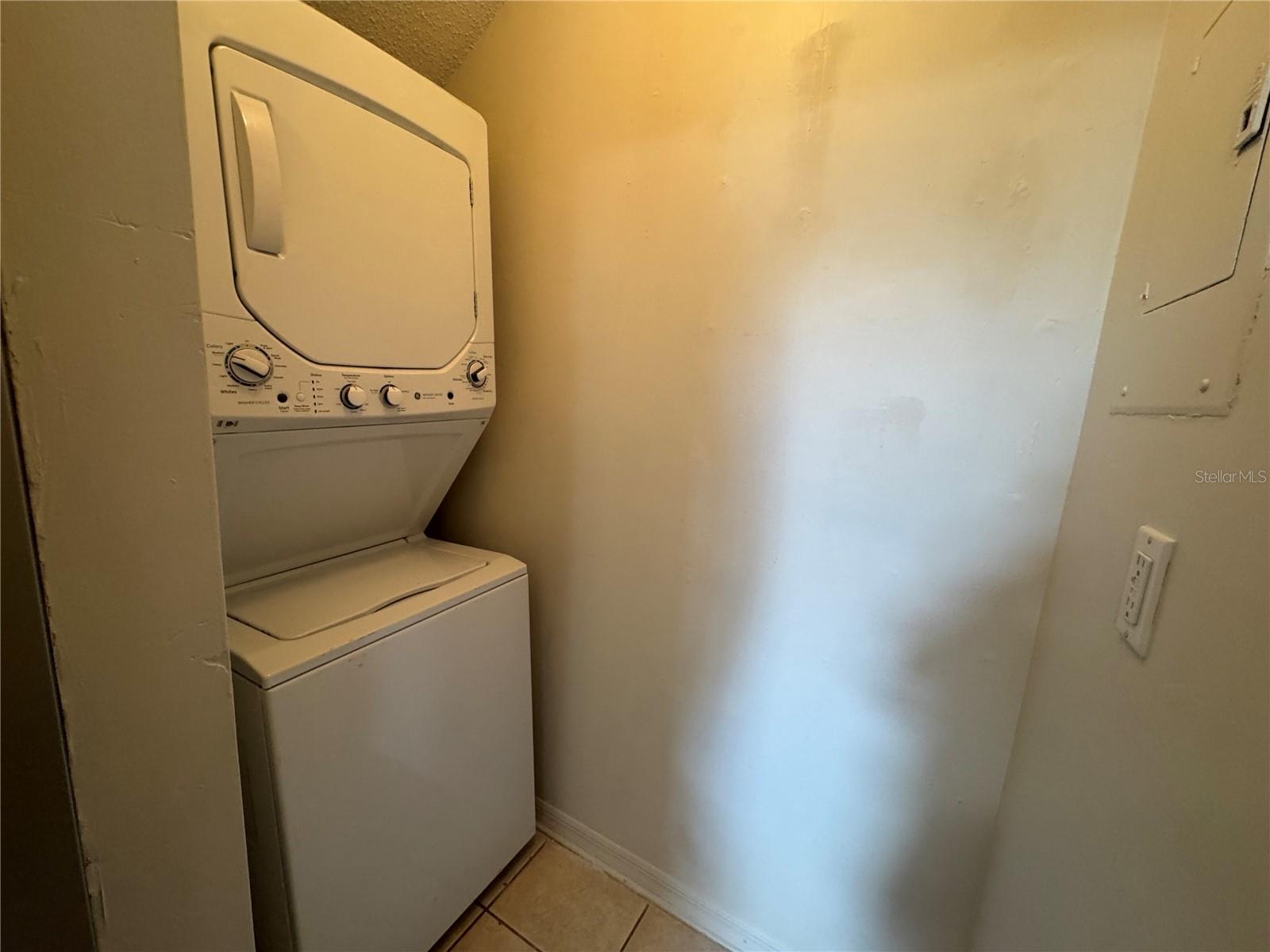 Image 11 of 31 For 964 Helmsley Court 202