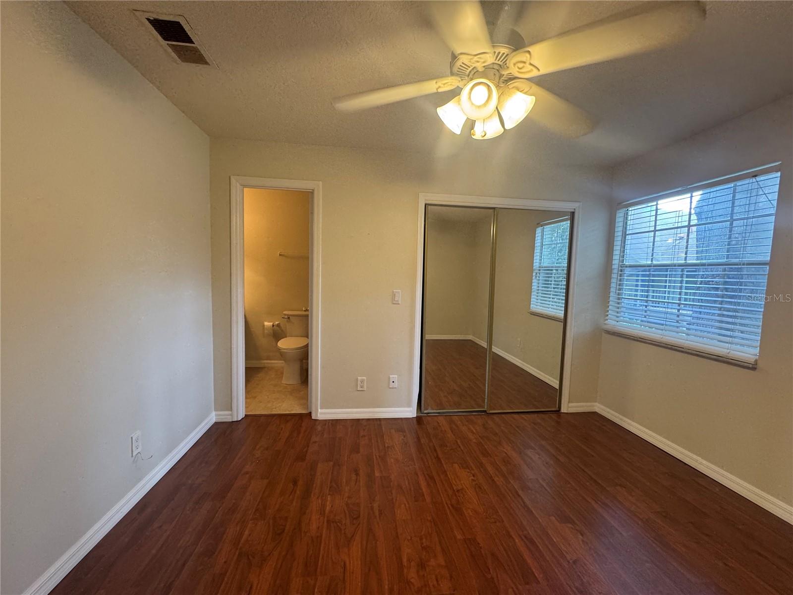 Image 14 of 31 For 964 Helmsley Court 202