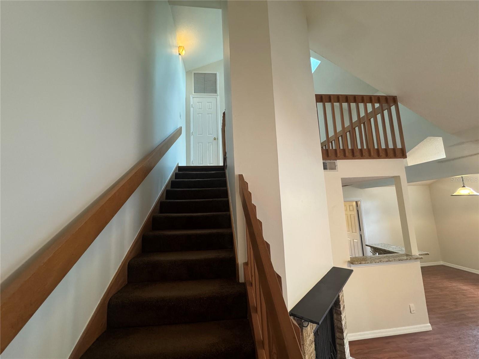 Image 18 of 31 For 964 Helmsley Court 202
