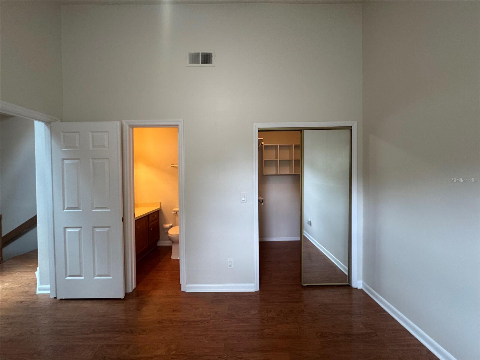 Image 26 of 31 For 964 Helmsley Court 202