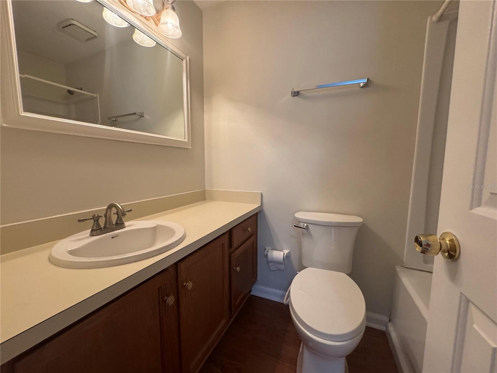 Image 28 of 31 For 964 Helmsley Court 202