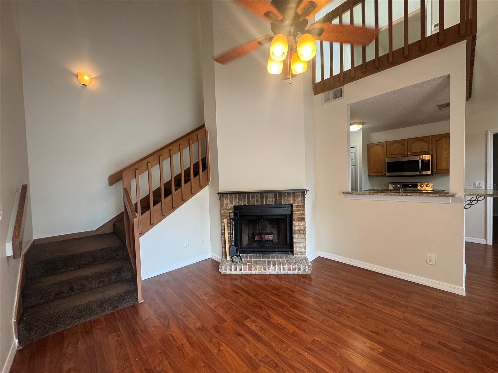 Image 7 of 31 For 964 Helmsley Court 202