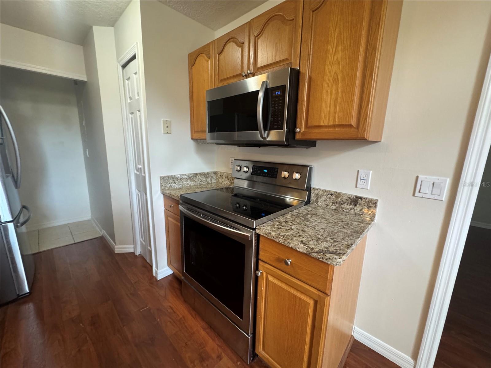 Image 9 of 31 For 964 Helmsley Court 202