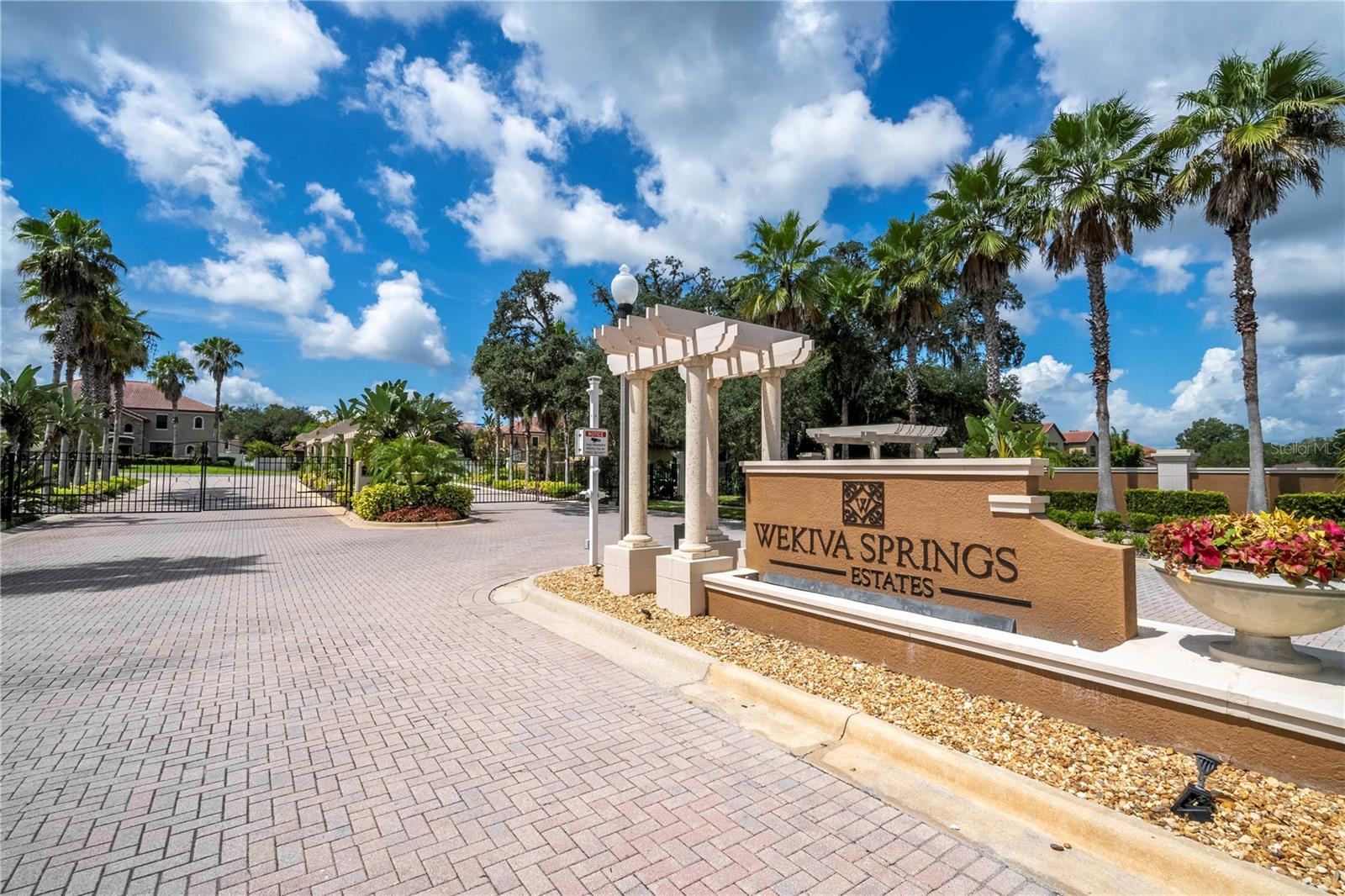 Listing photo id 98 for 3119 Falconhill Drive