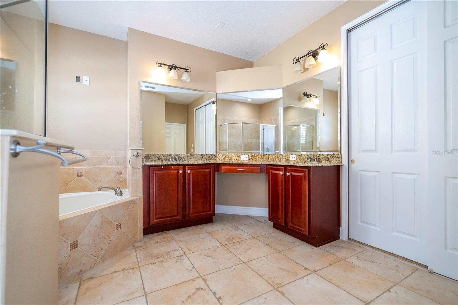 Image 26 of 99 For 3119 Falconhill Drive