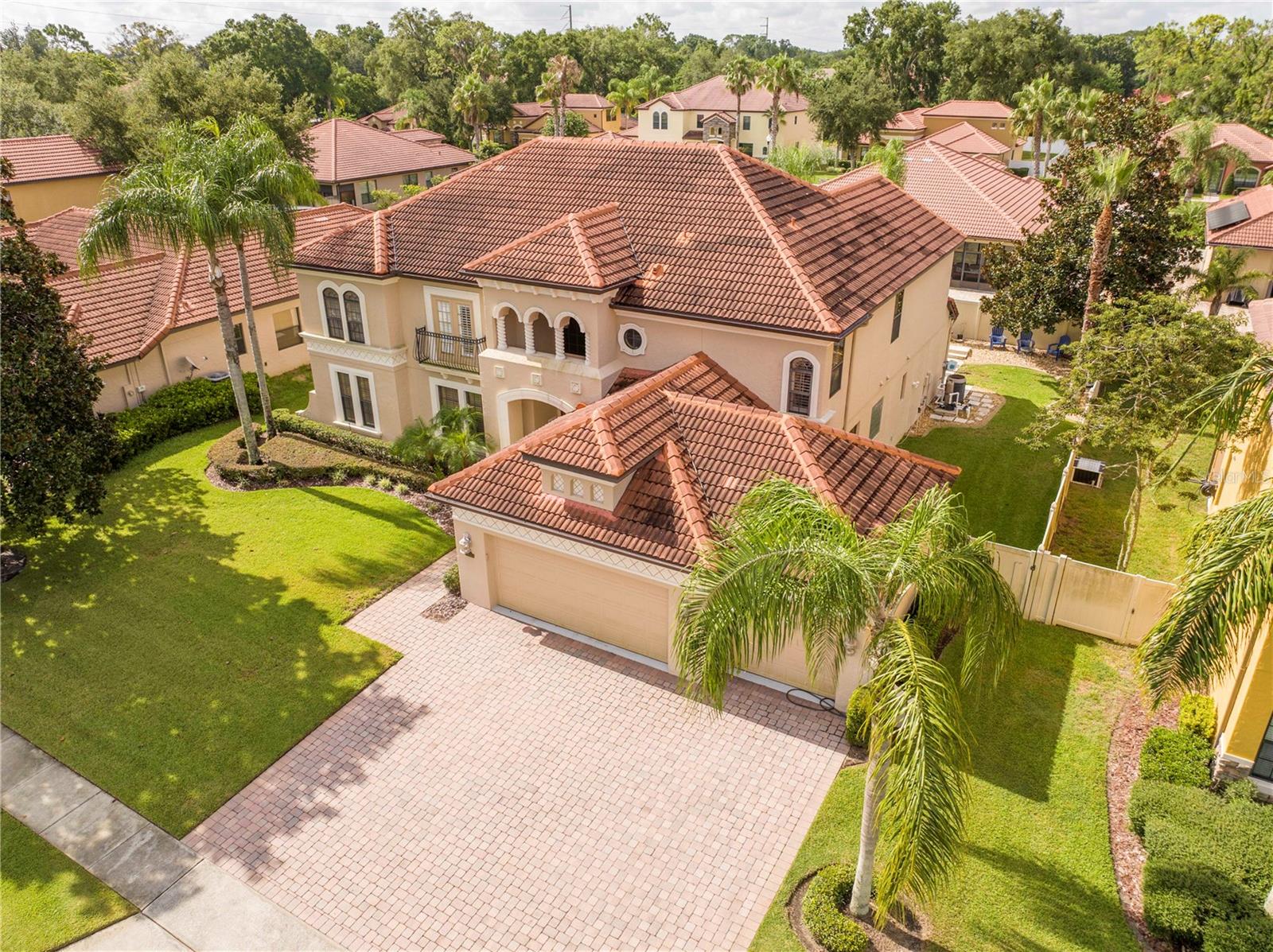 Image 9 of 99 For 3119 Falconhill Drive