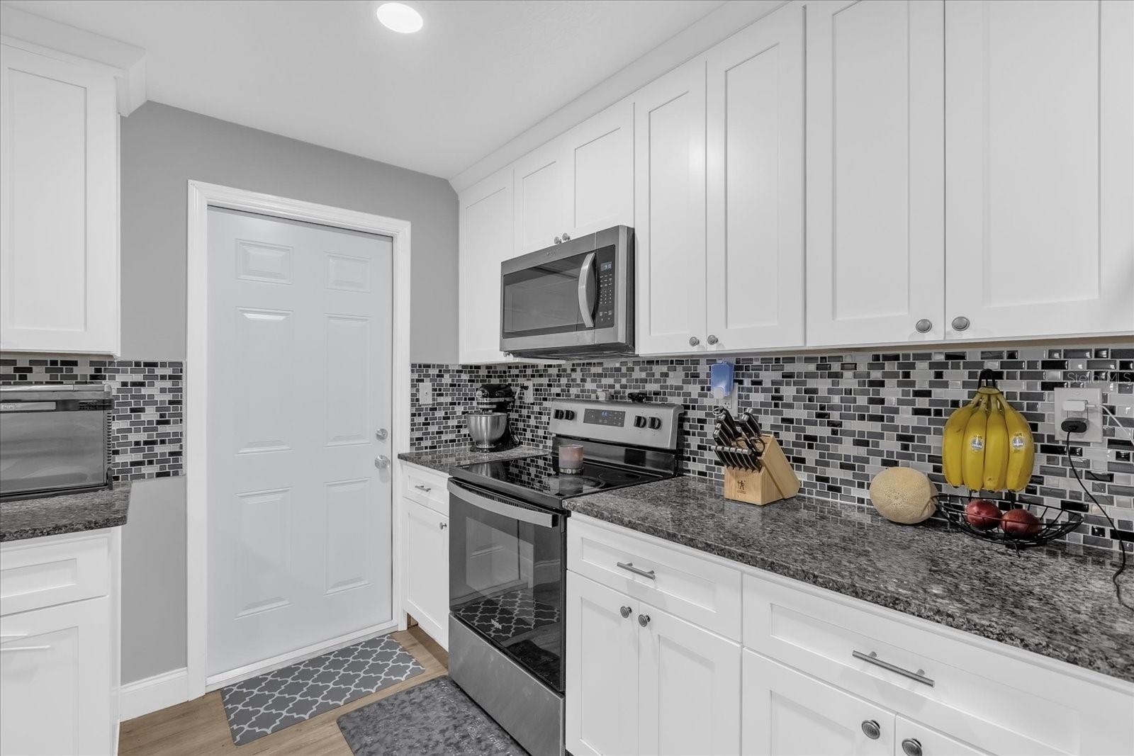 Image 10 of 29 For 588 Audubon Avenue Ne