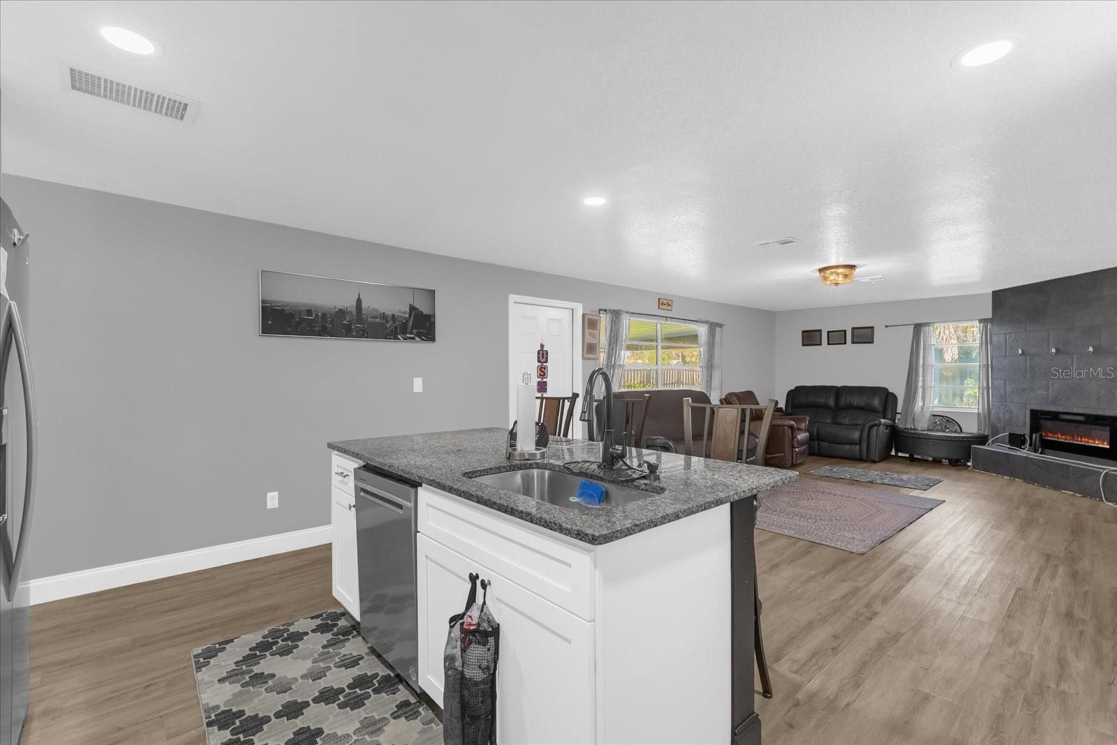 Image 4 of 29 For 588 Audubon Avenue Ne