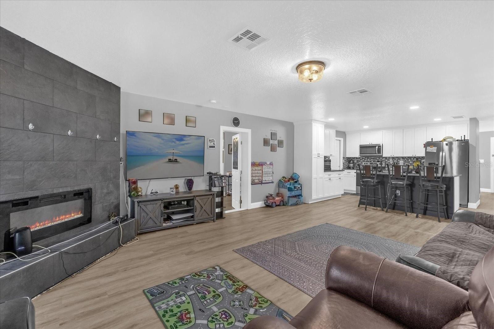 Image 6 of 29 For 588 Audubon Avenue Ne