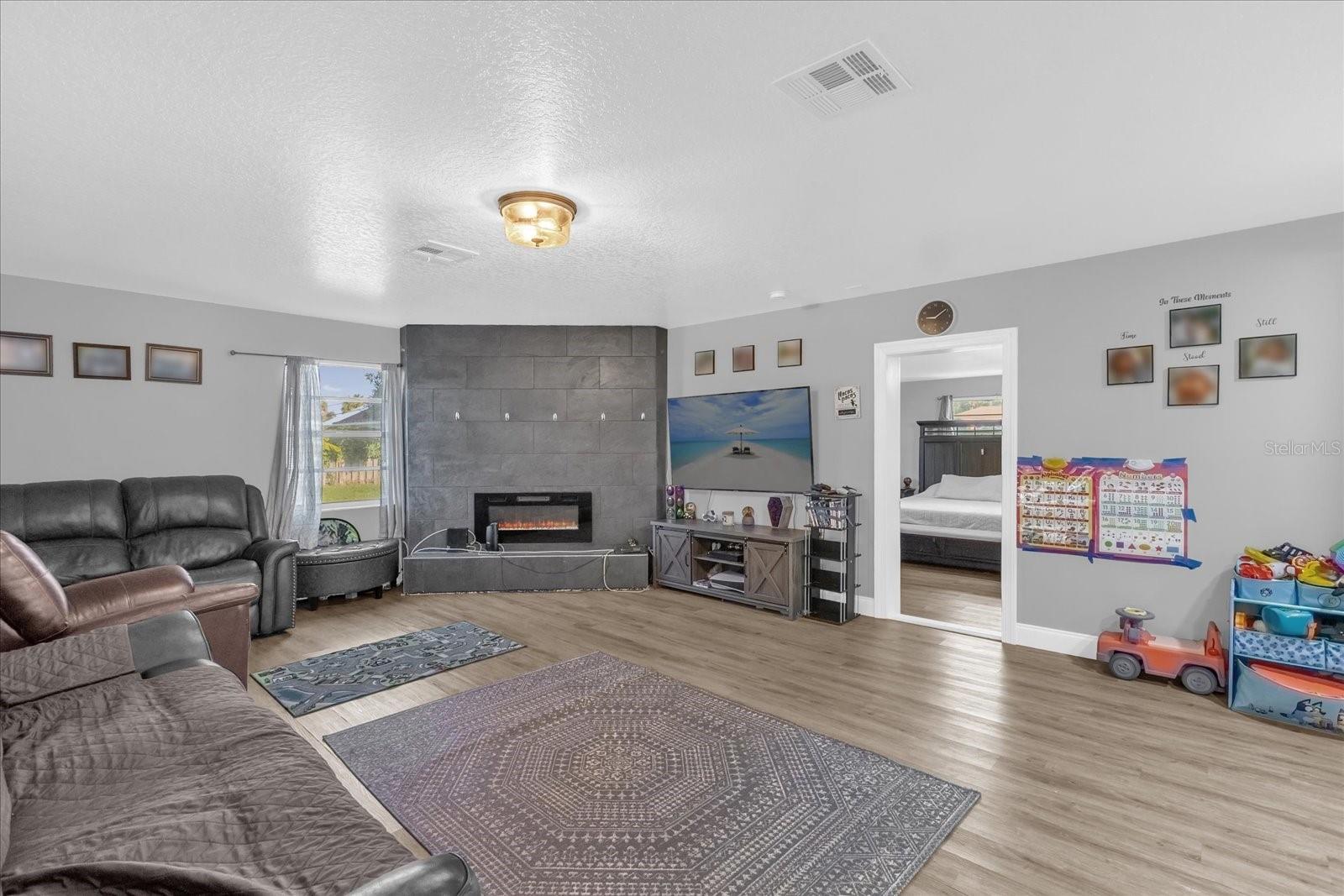 Image 7 of 29 For 588 Audubon Avenue Ne