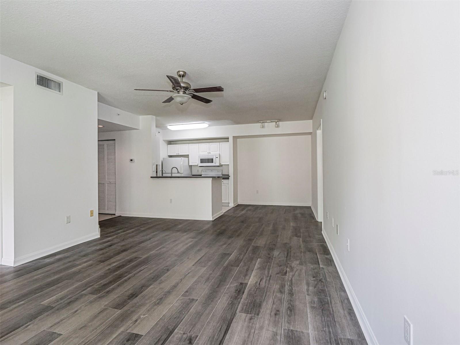Image 11 of 35 For 5090 Fairways Circle H206