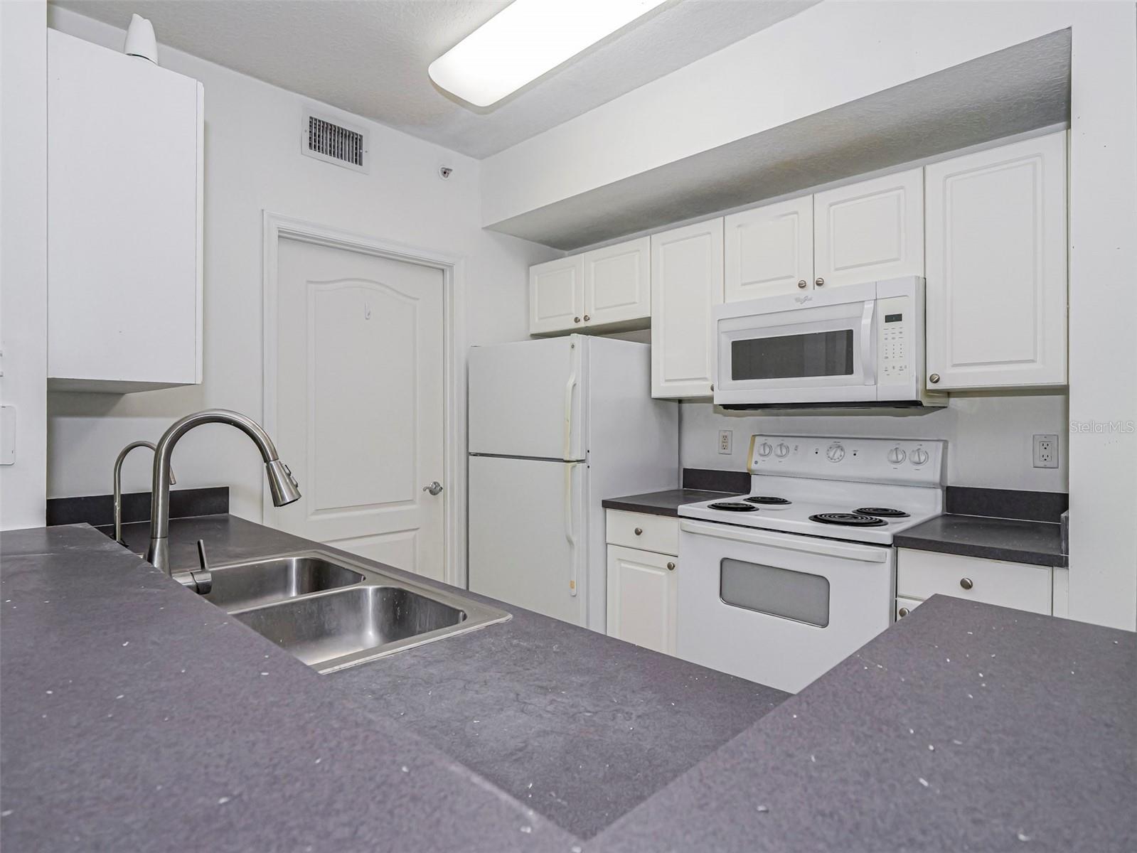 Image 14 of 35 For 5090 Fairways Circle H206