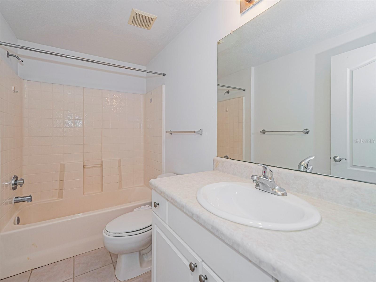 Image 22 of 35 For 5090 Fairways Circle H206