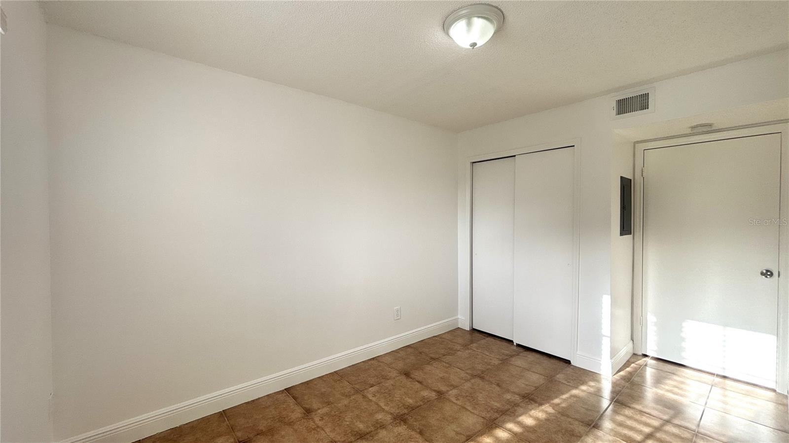 Image 11 of 17 For 13903 Timberland Drive 101