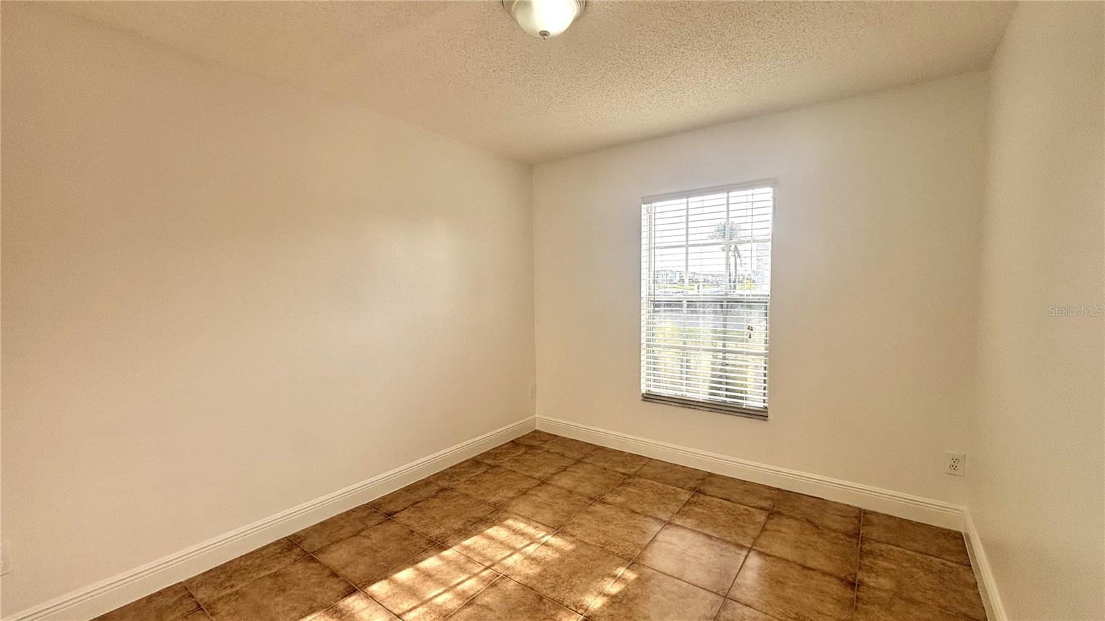 Image 12 of 17 For 13903 Timberland Drive 101
