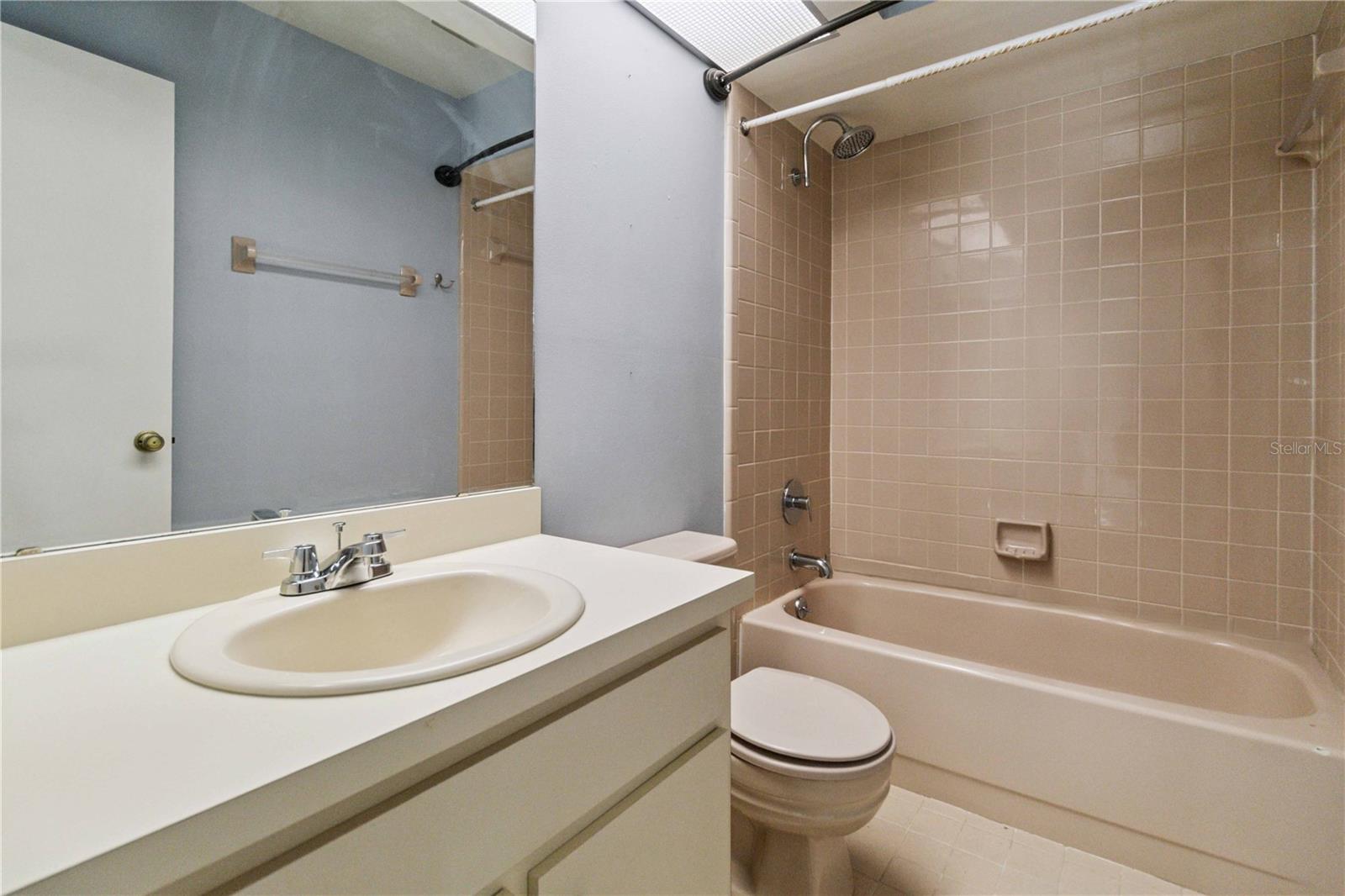Image 21 of 27 For 610 Torrey Oaks Court
